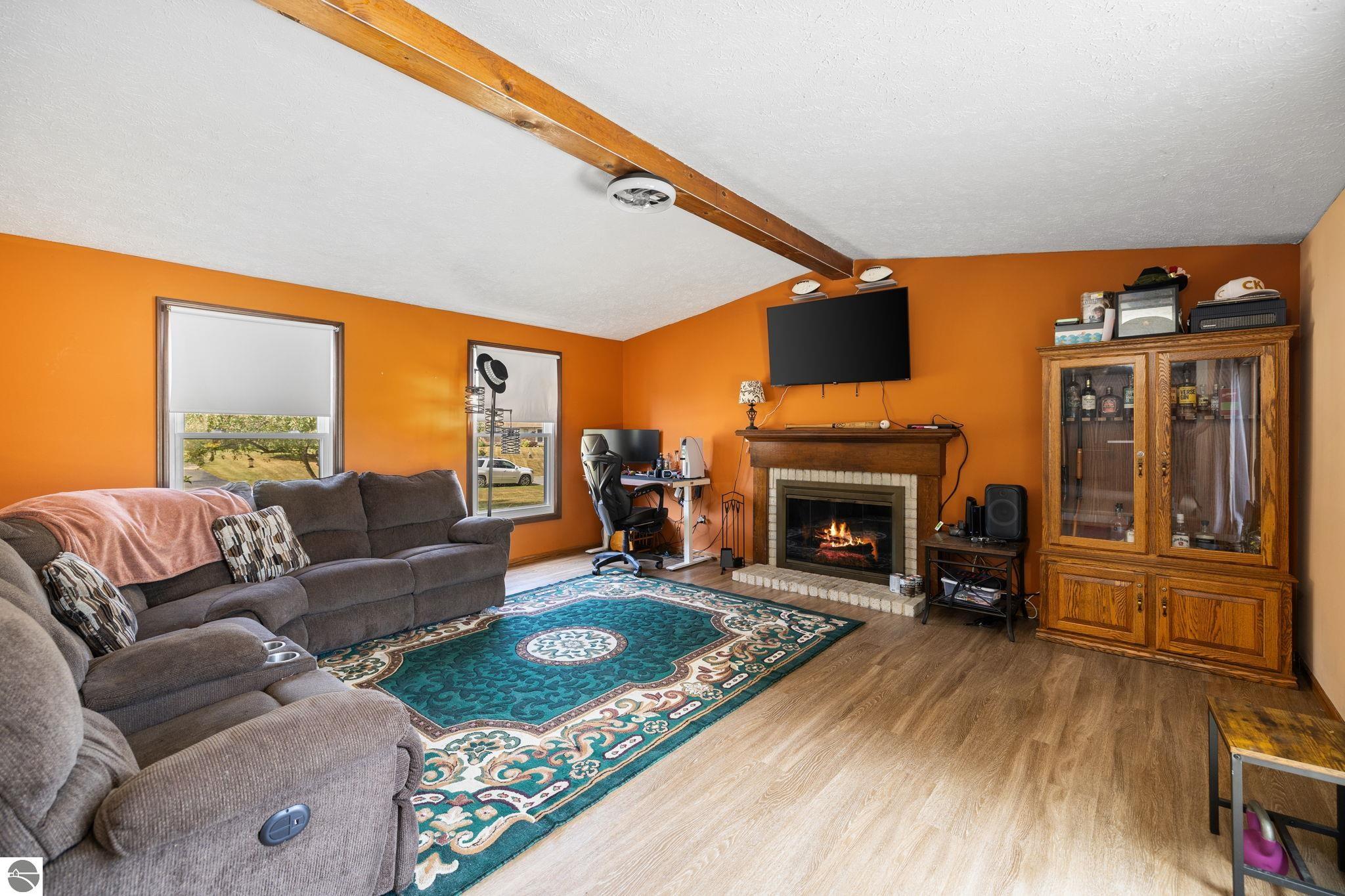 3137 Horseshoe Drive