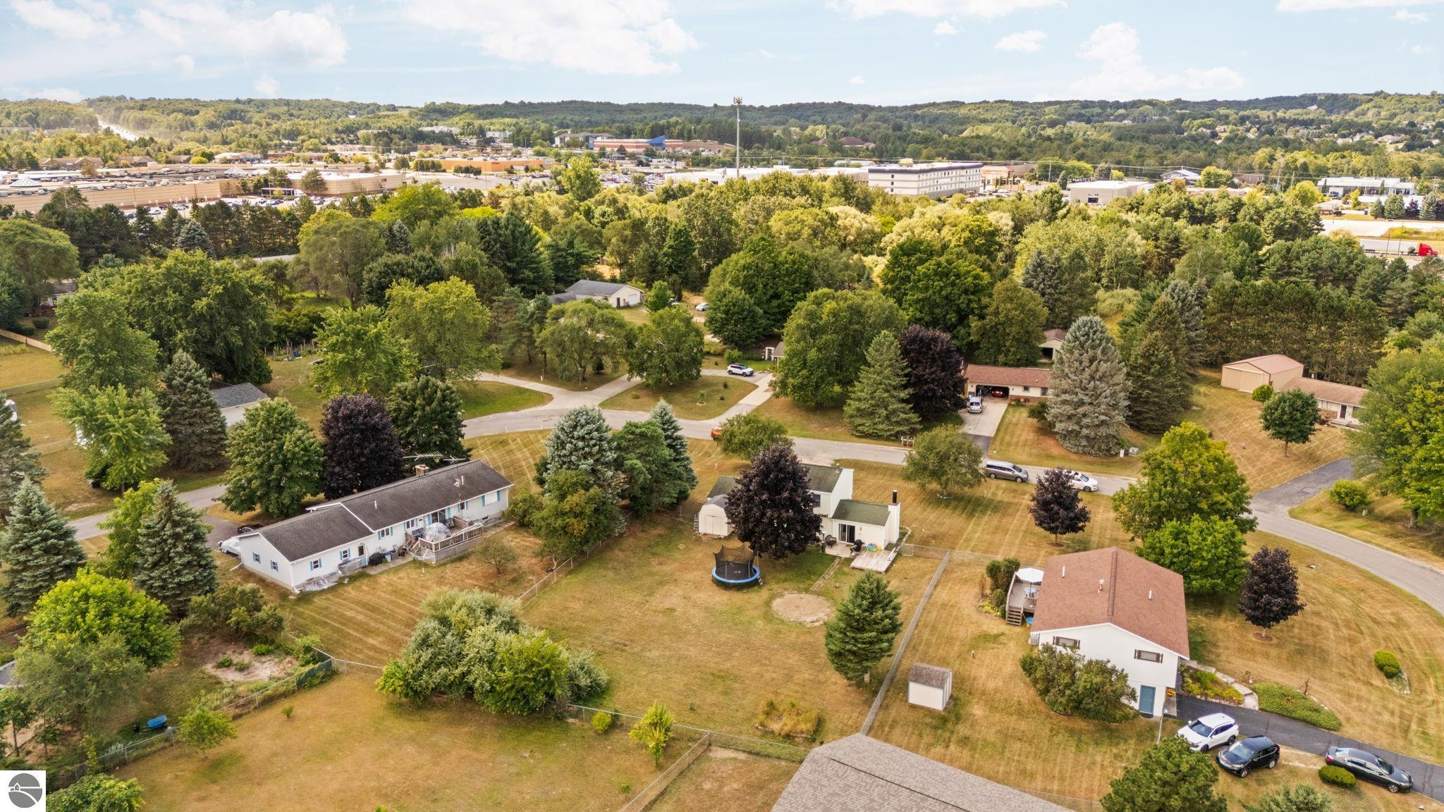 3137 Horseshoe Drive