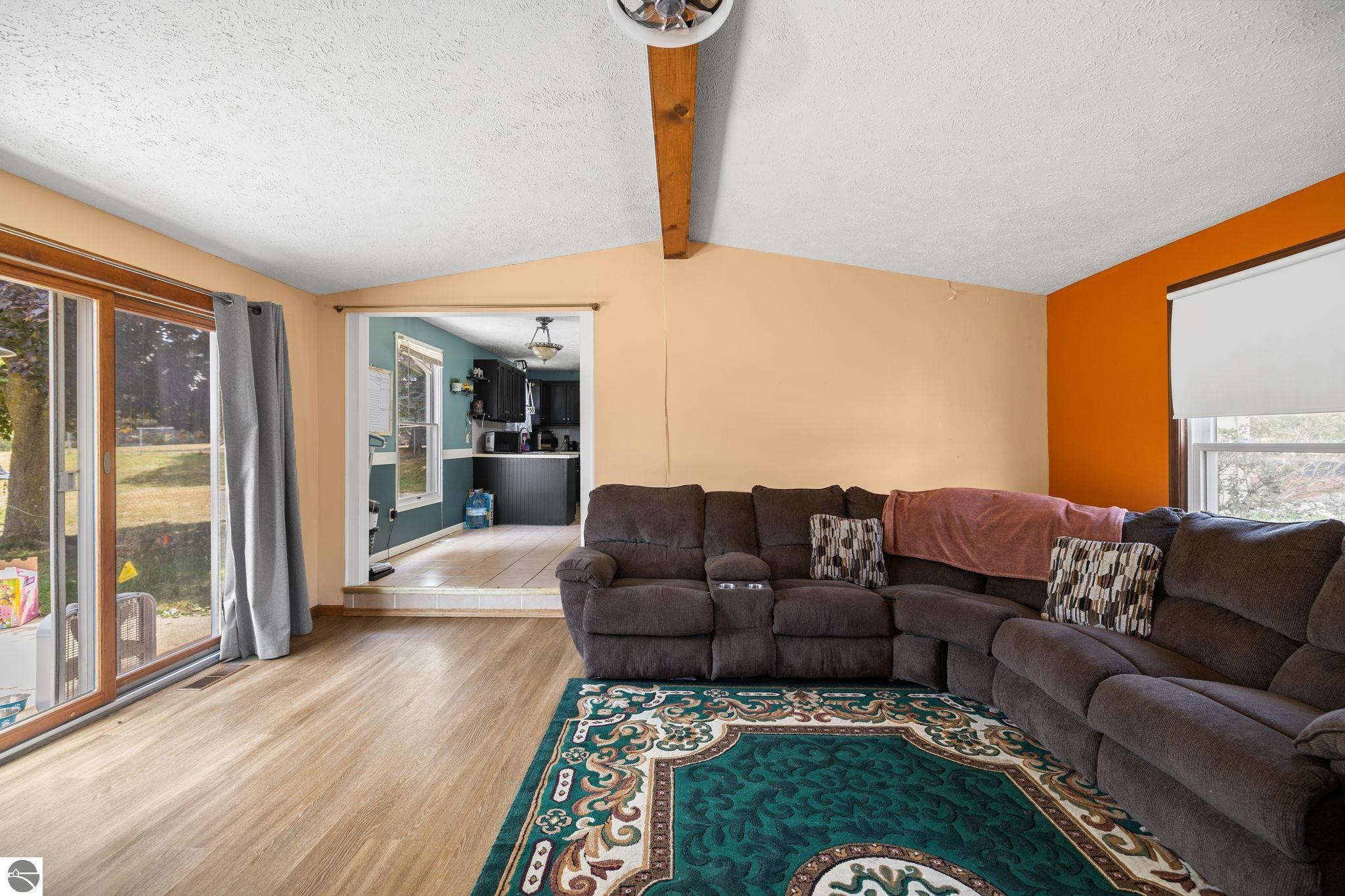 3137 Horseshoe Drive