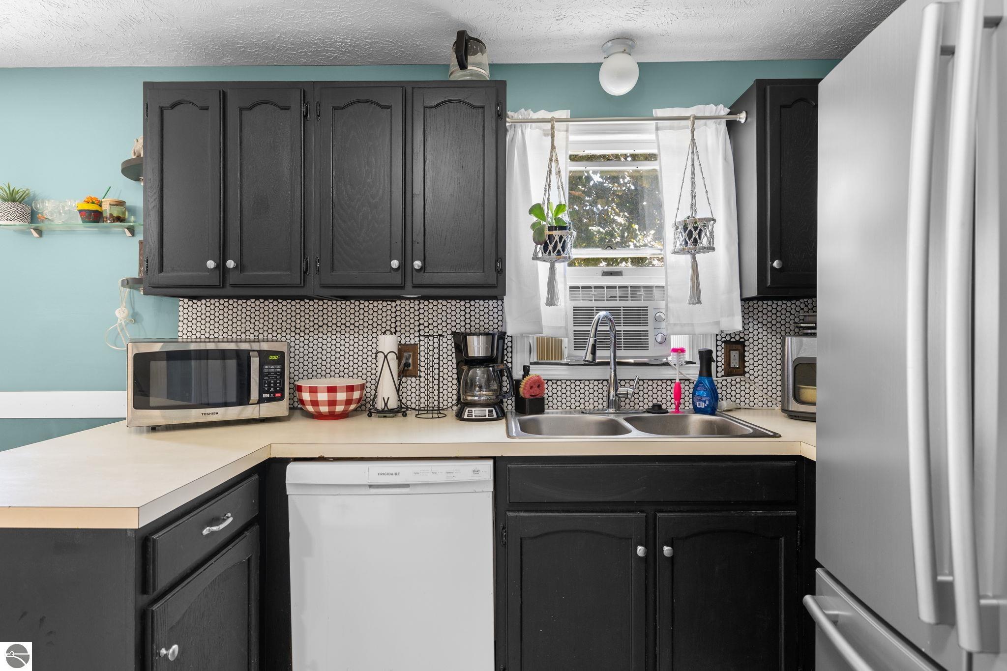 3137 Horseshoe Drive