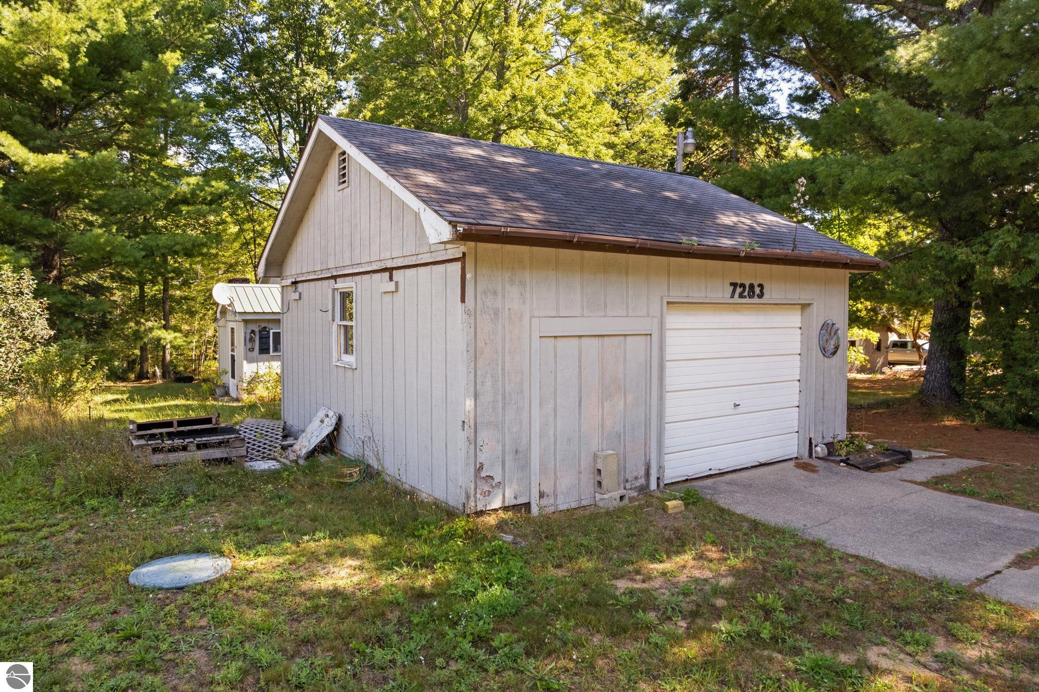 7283 NE County Road 612