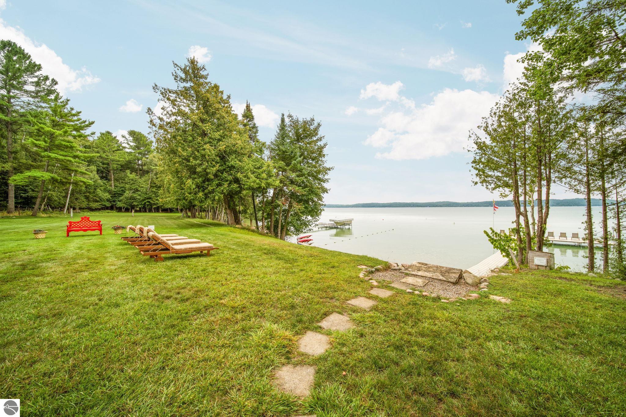 5658 SE Torch Lake Drive