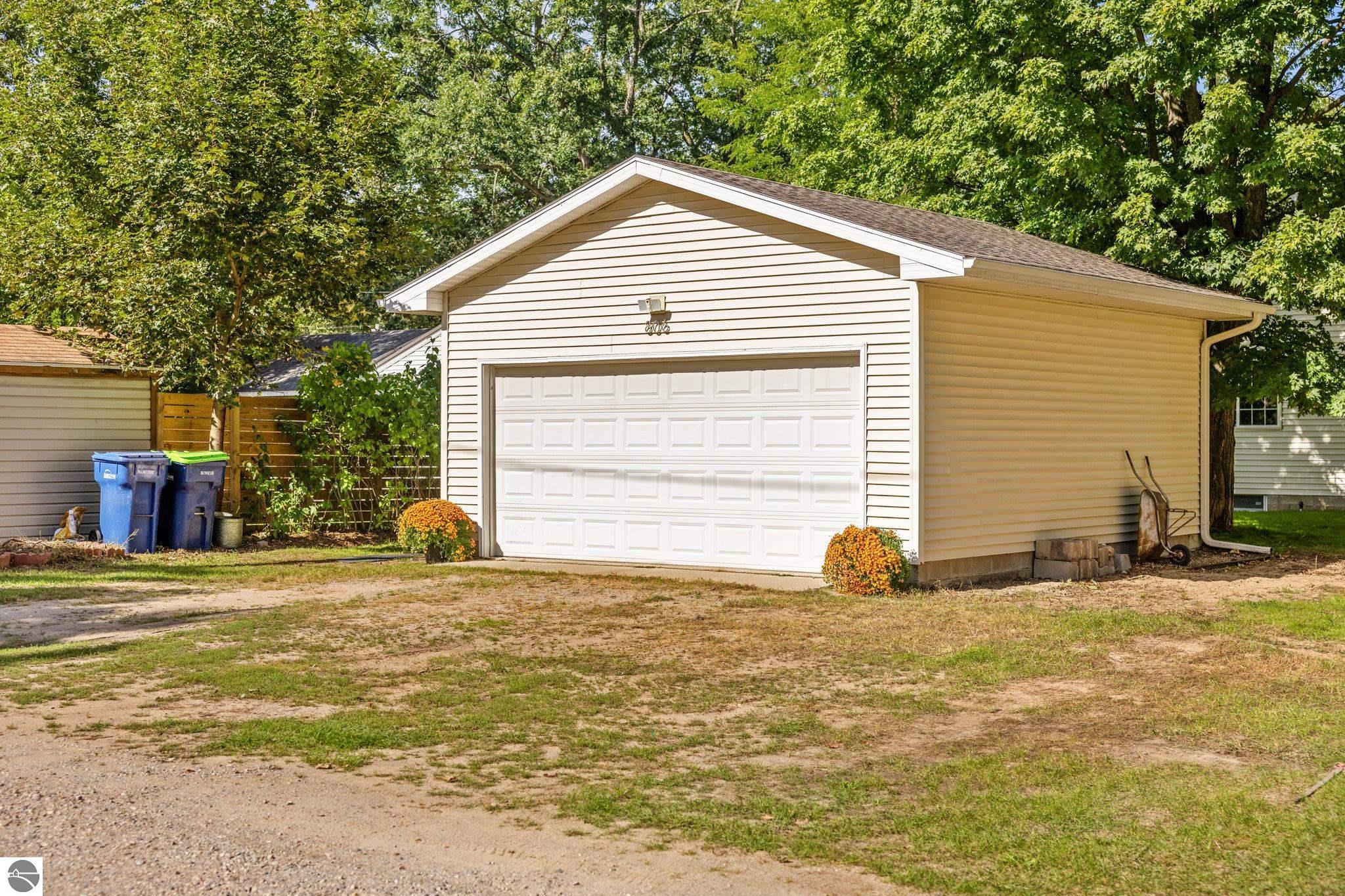 806 Indian Trail