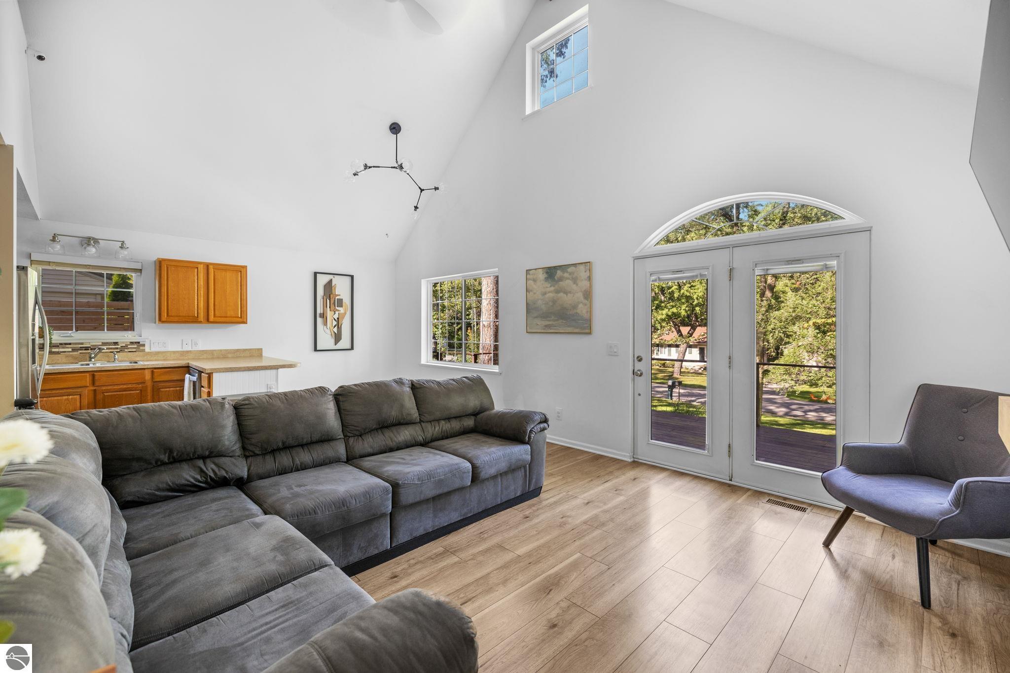806 Indian Trail