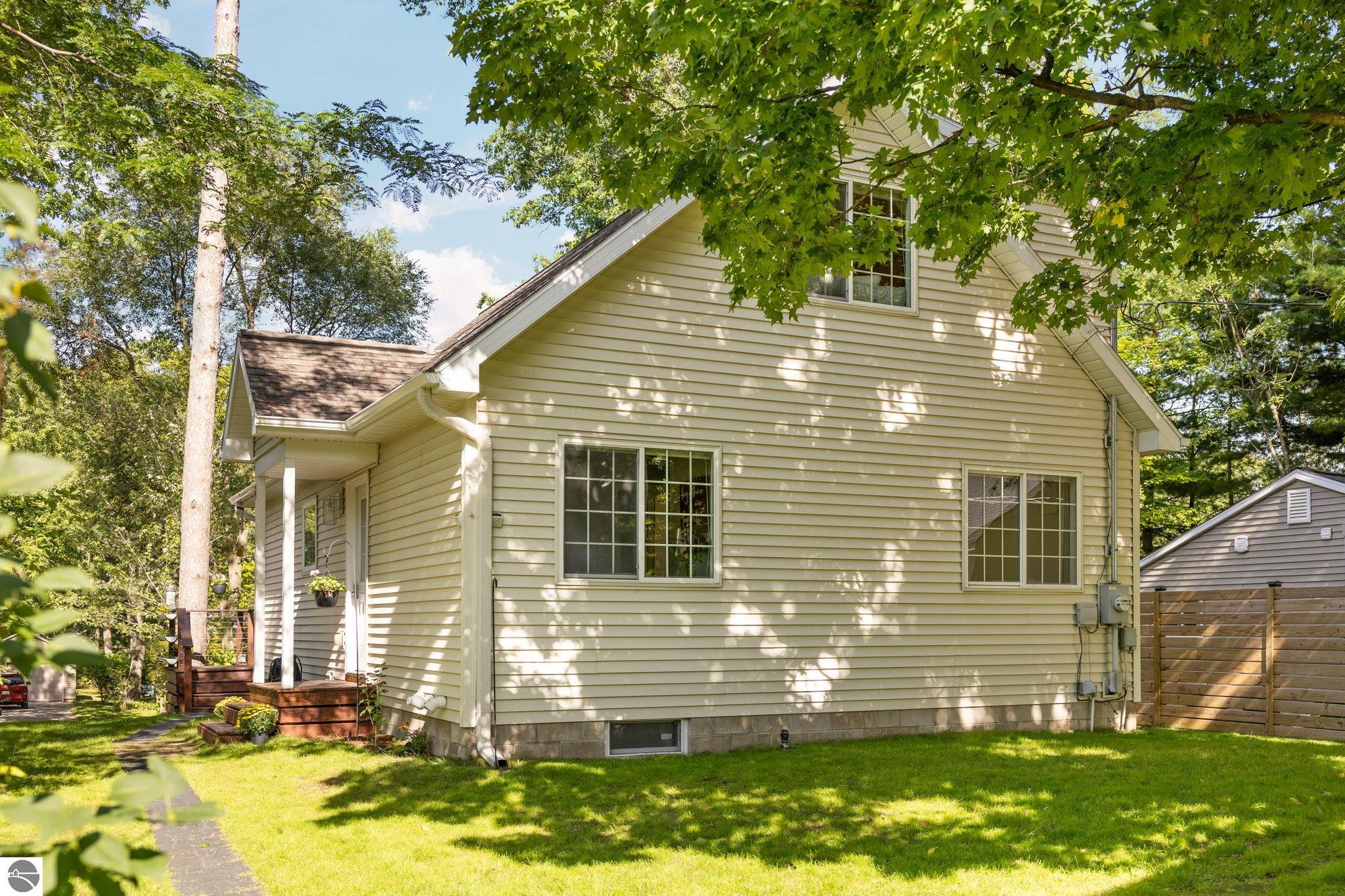 806 Indian Trail