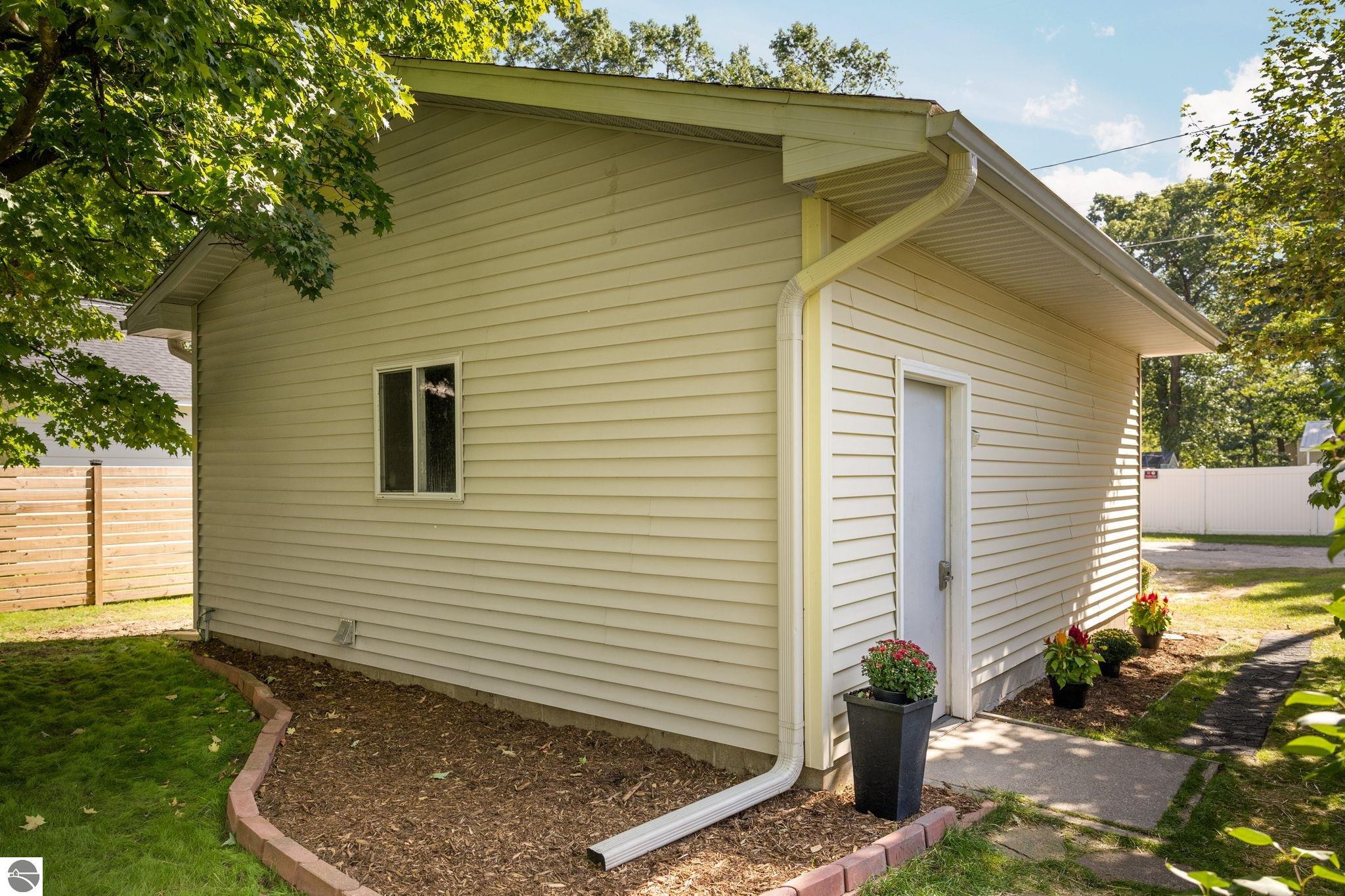 806 Indian Trail