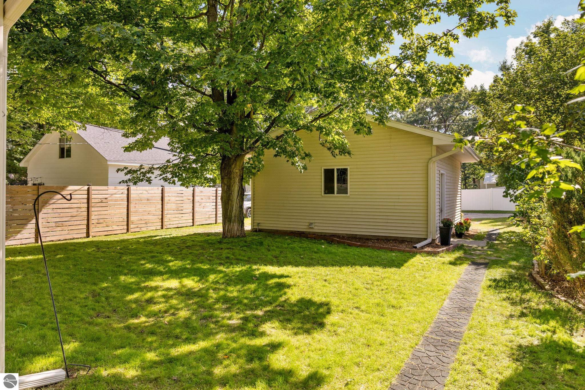 806 Indian Trail