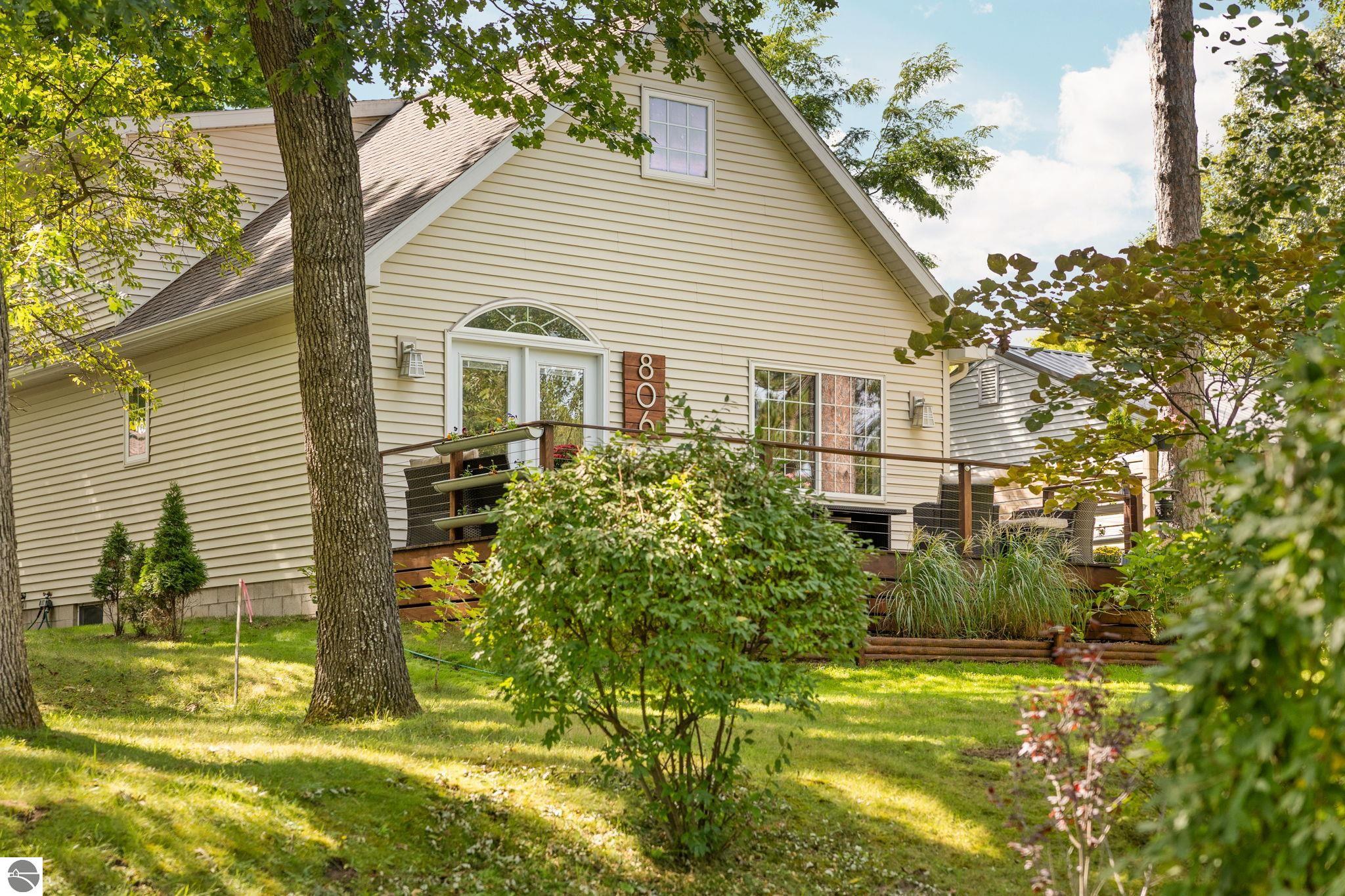 806 Indian Trail