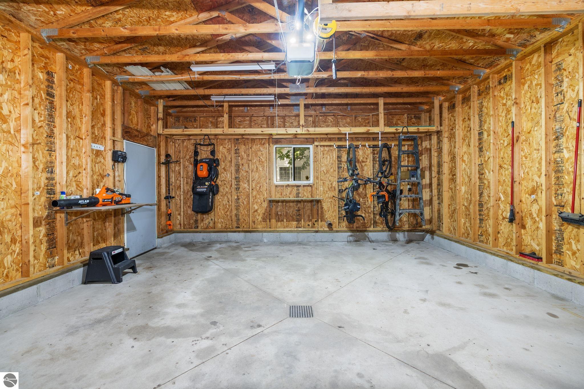806 Indian Trail