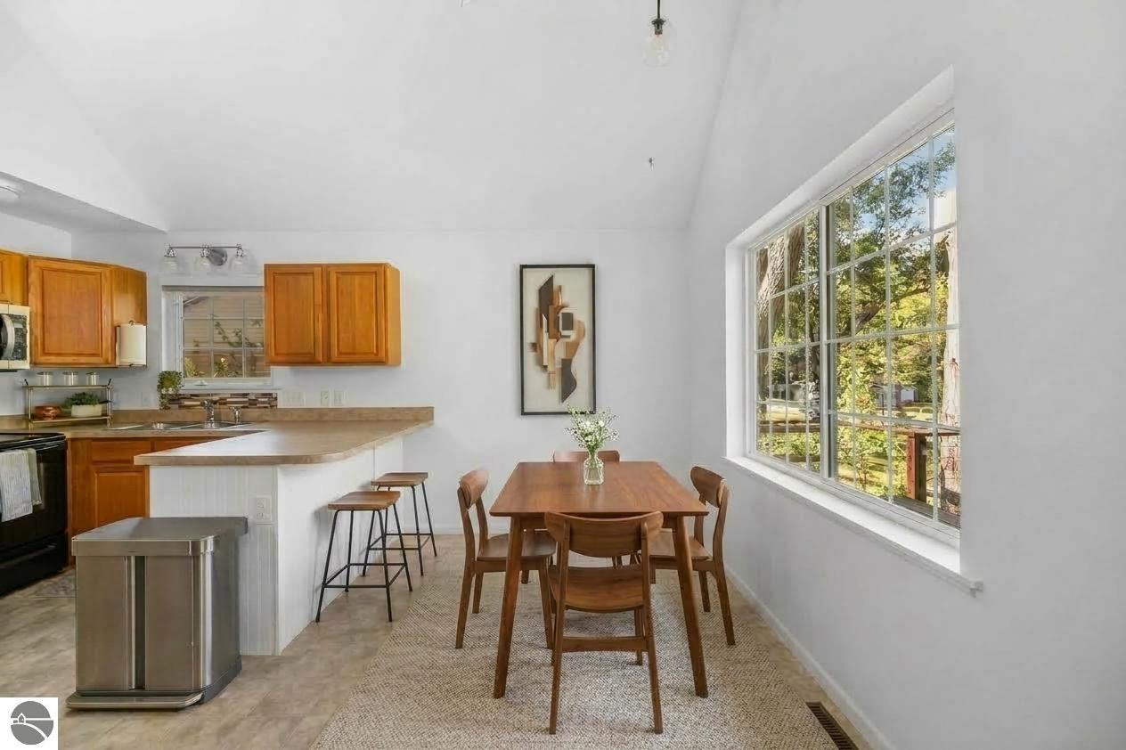 806 Indian Trail