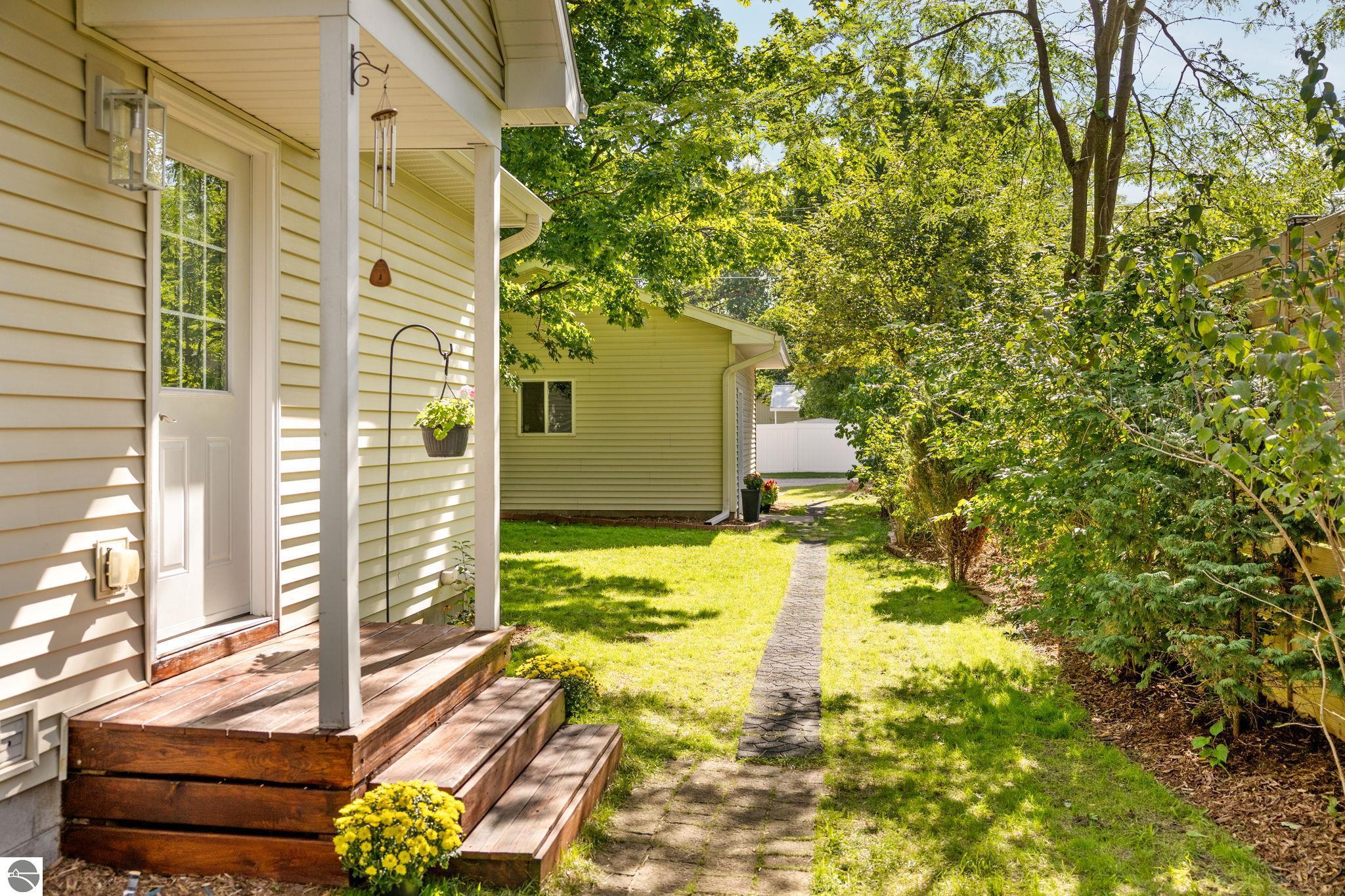 806 Indian Trail