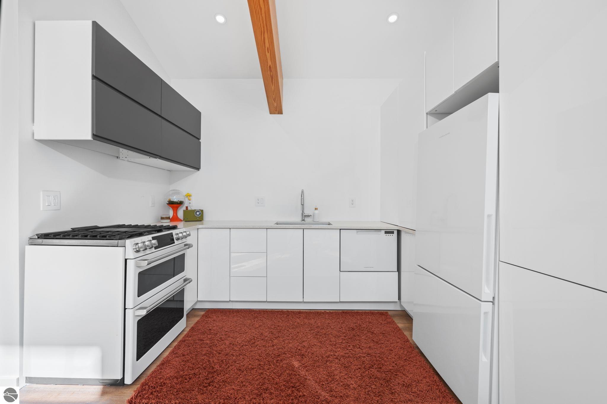 7103 Lake View Ridge