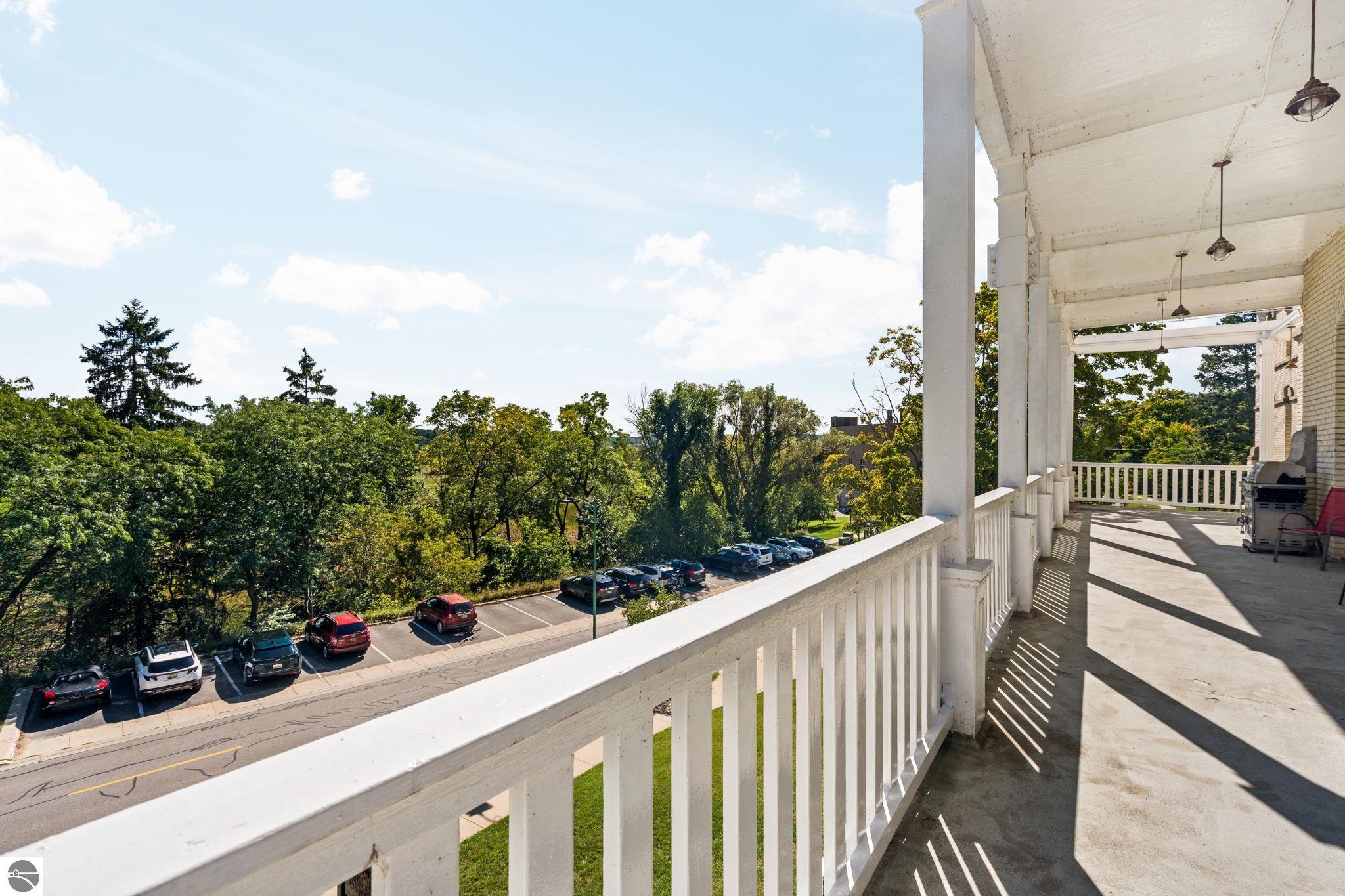 830-301 Cottageview Drive
