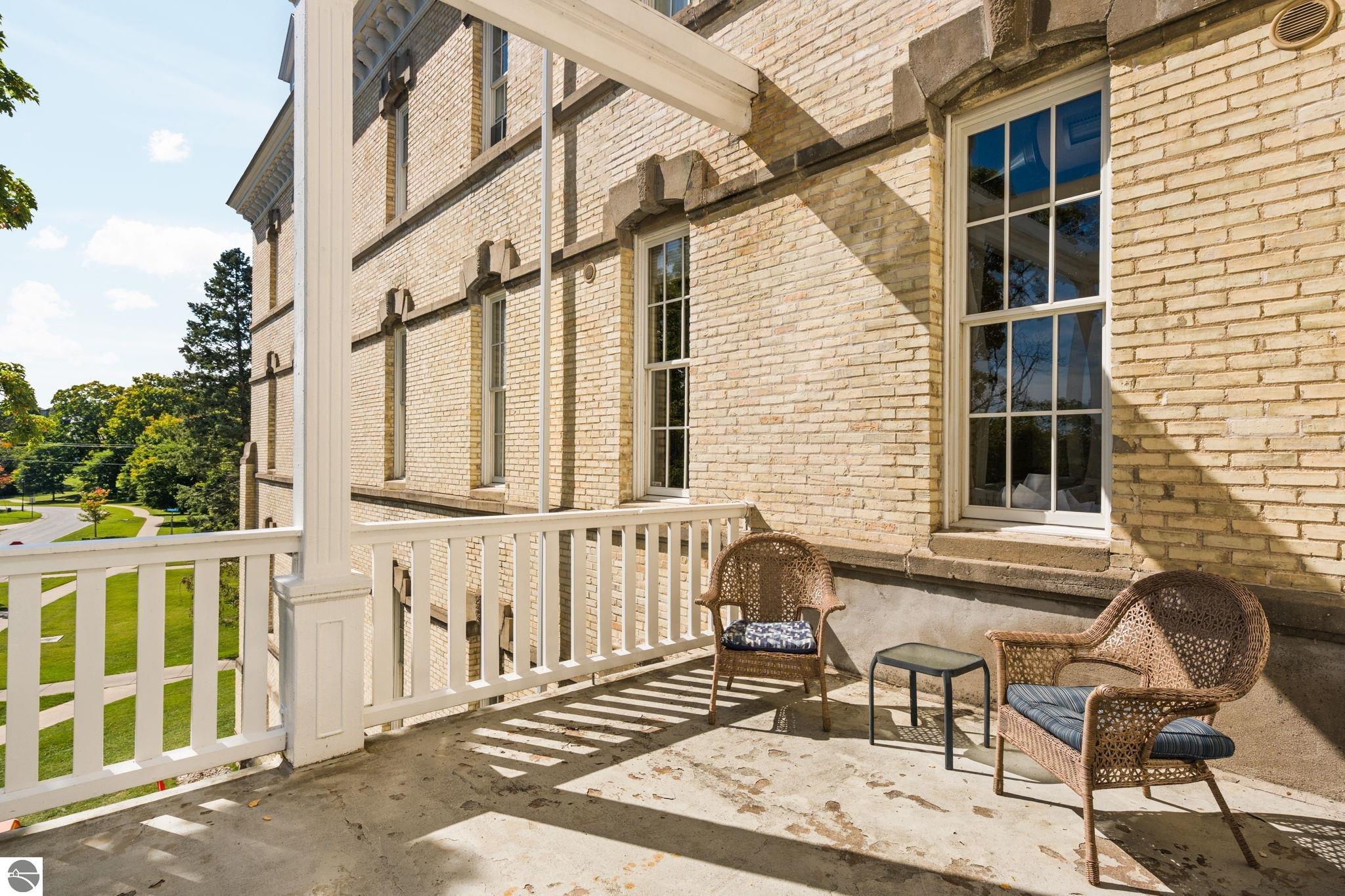 830-301 Cottageview Drive