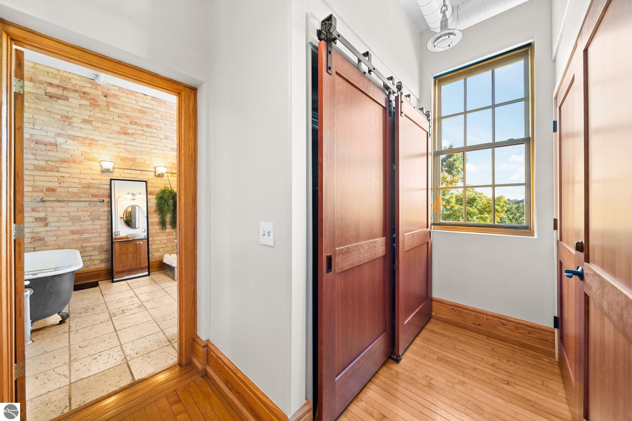 830-301 Cottageview Drive