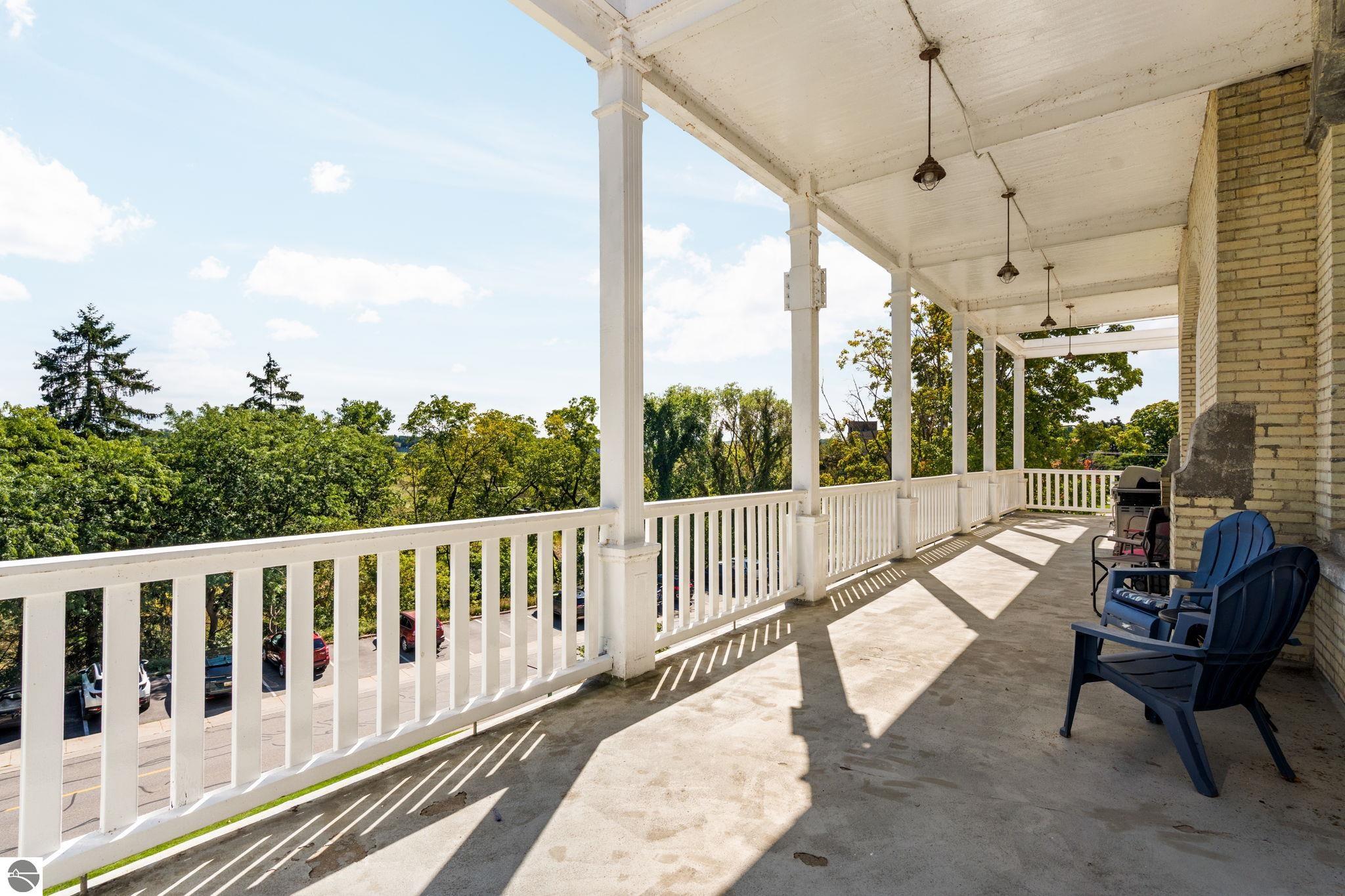830-301 Cottageview Drive