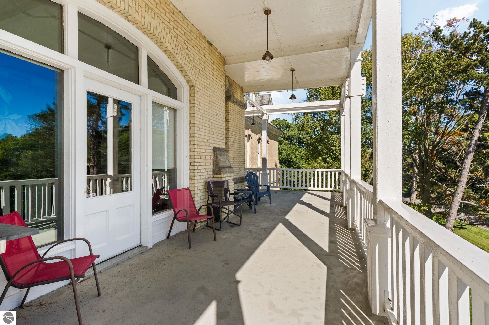 830-301 Cottageview Drive