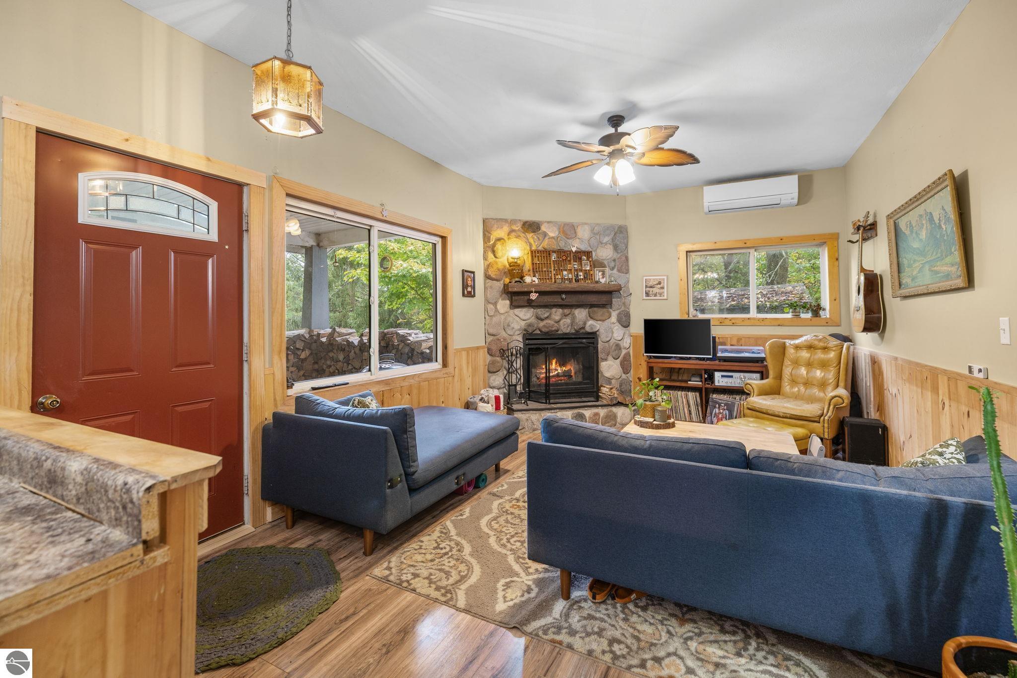 203 S Pioneer Road