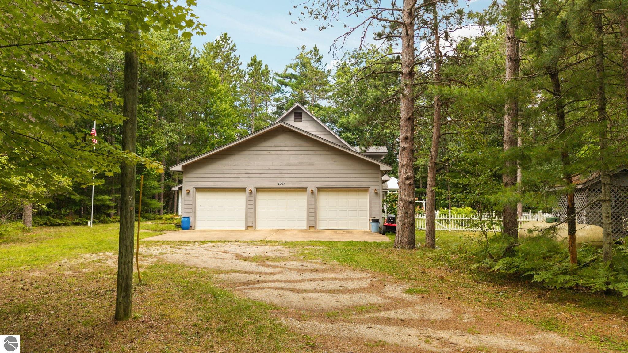 4207 Twins Trail