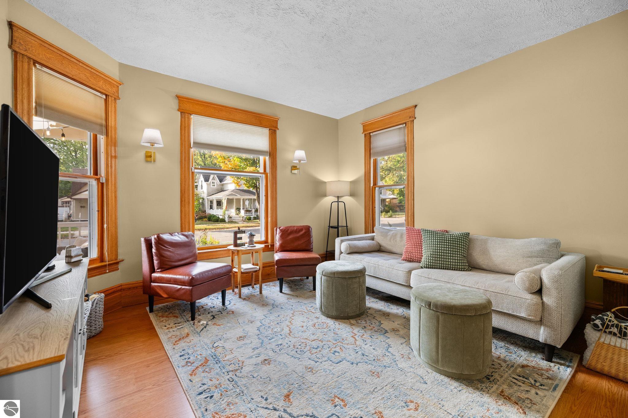 220 W Tenth Street