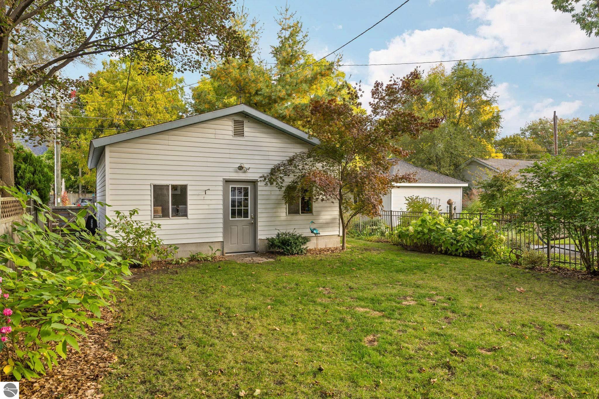 220 W Tenth Street
