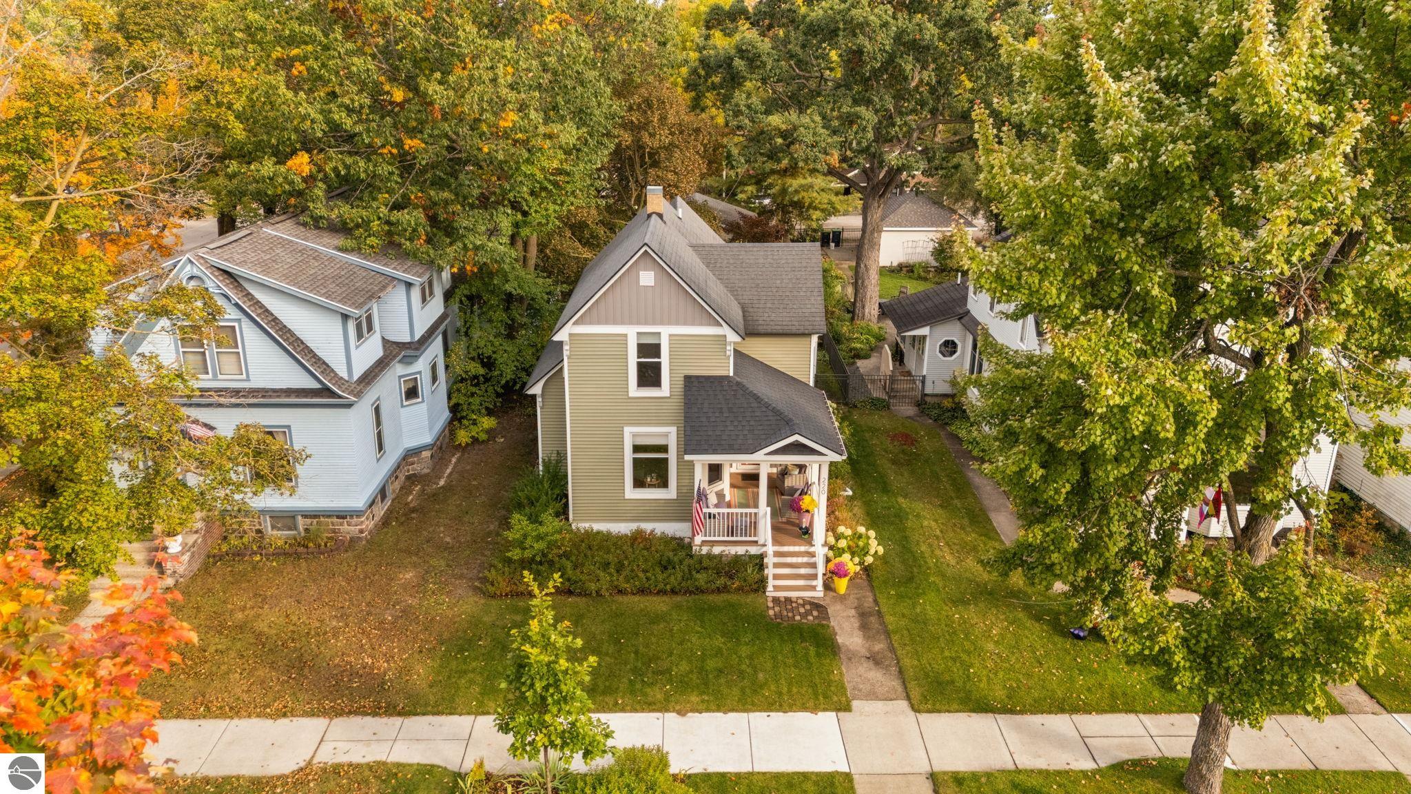 220 W Tenth Street