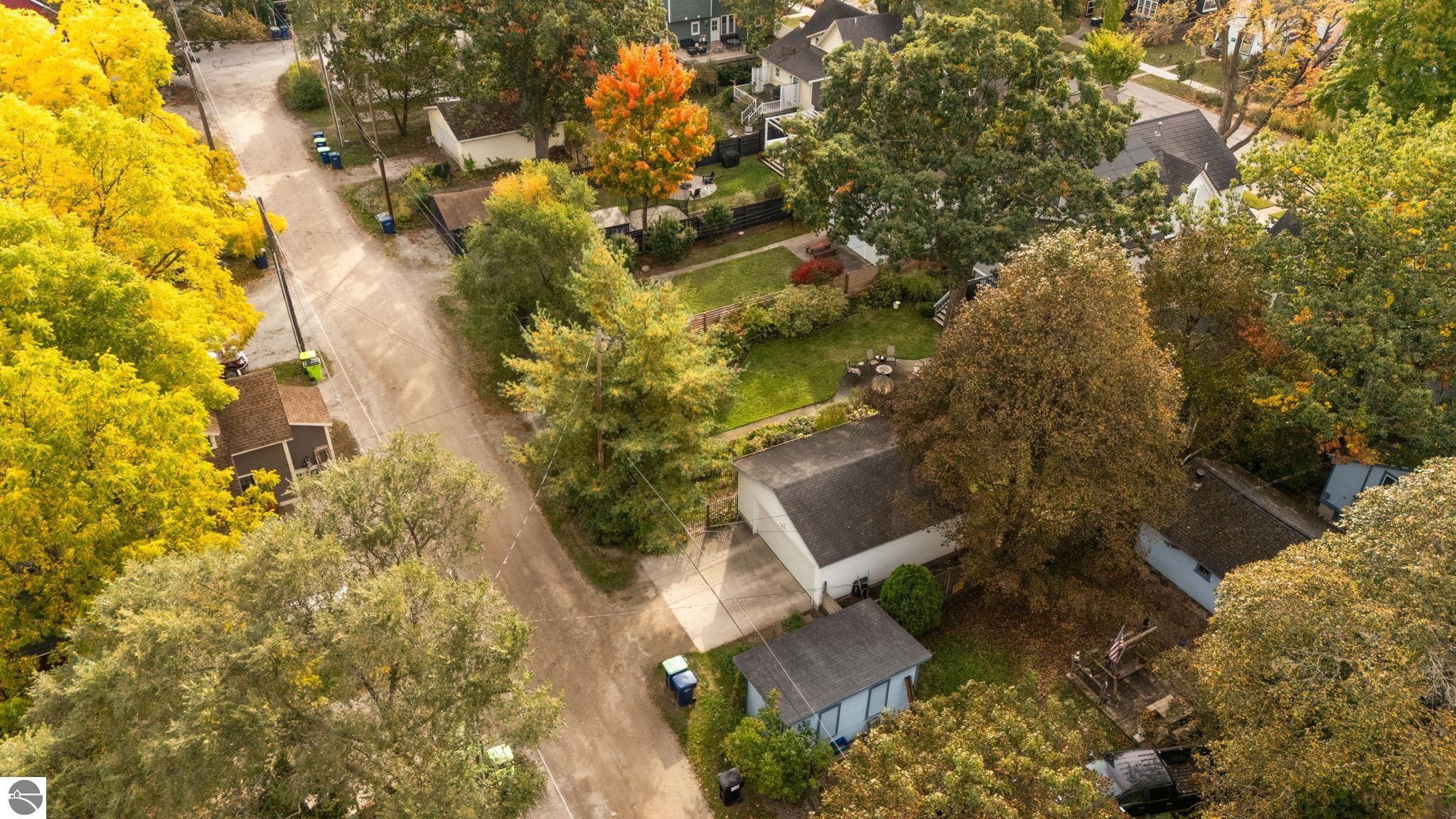 220 W Tenth Street