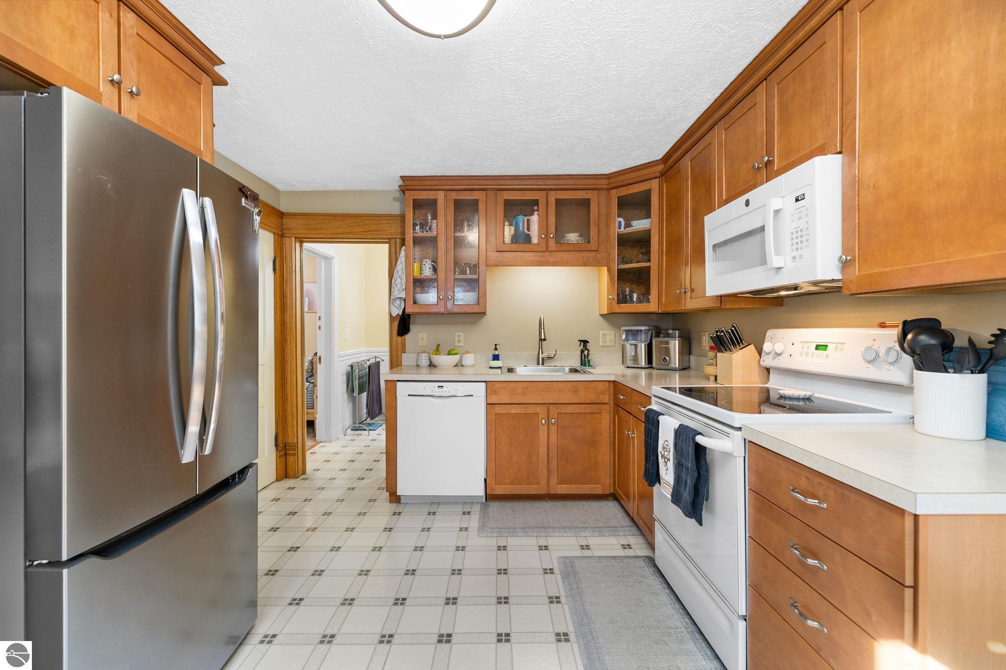 220 W Tenth Street
