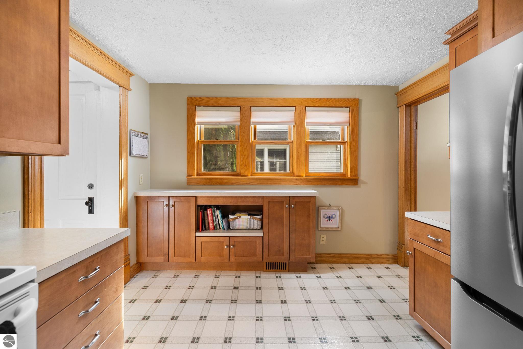220 W Tenth Street