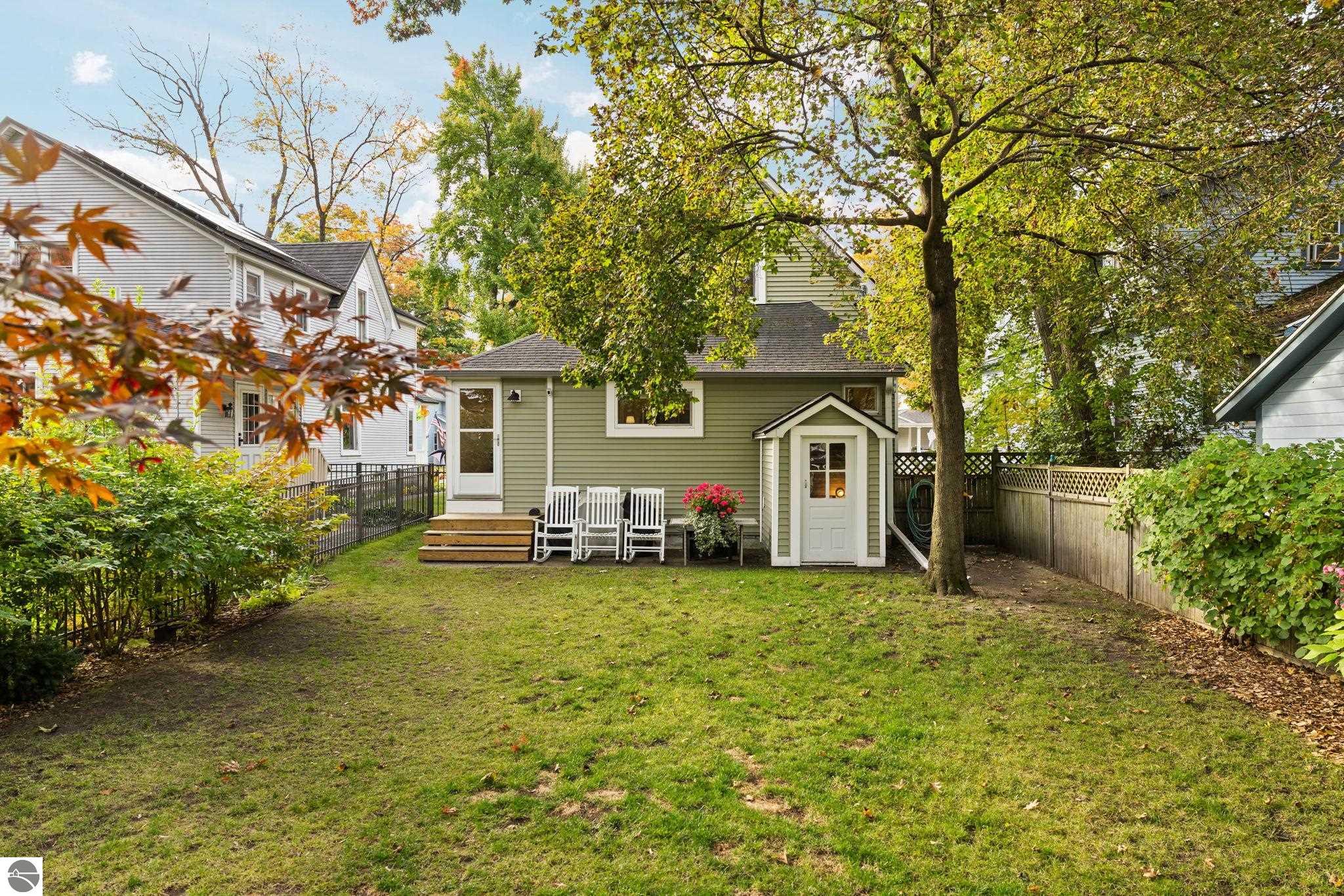 220 W Tenth Street