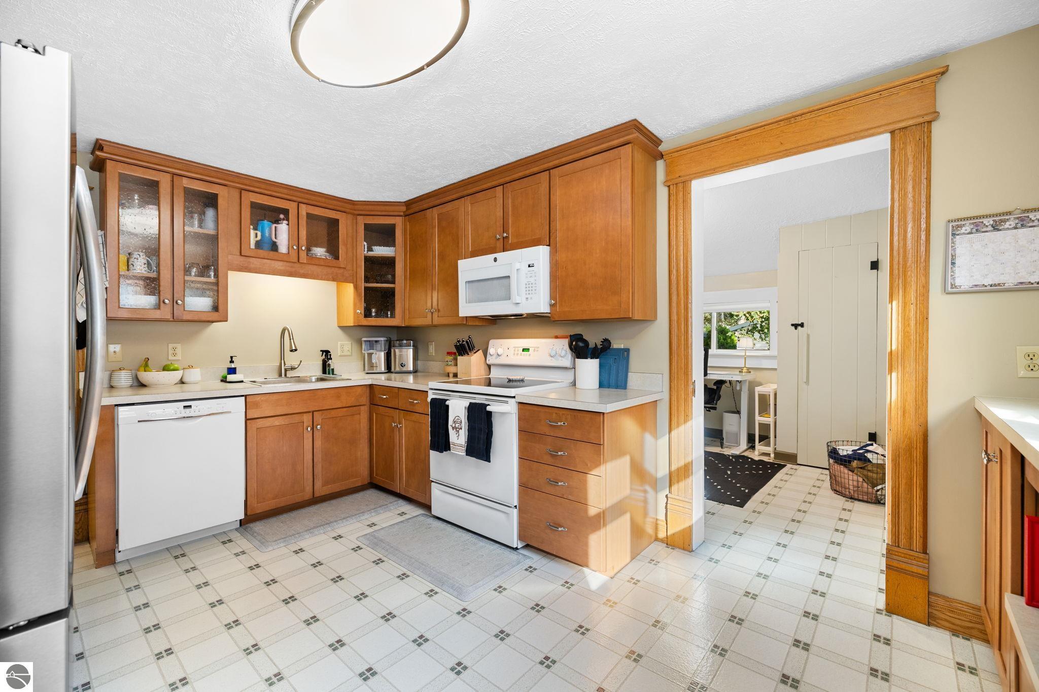 220 W Tenth Street
