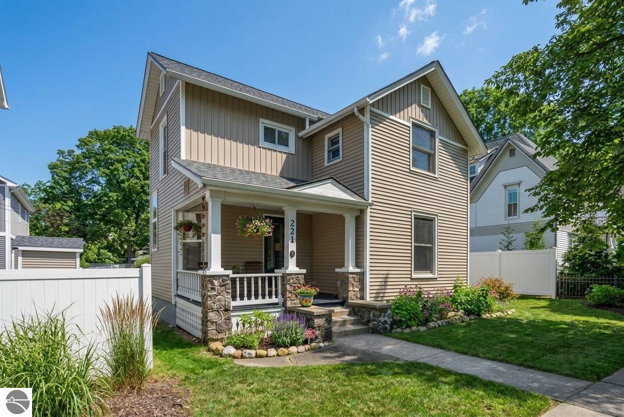 221 Boardman Avenue Traverse City Mi Us 49686 61aa10fff67f93eb815e2c4e1cc730d8