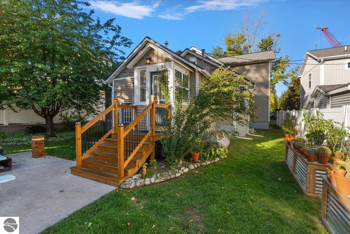 221 Boardman Avenue