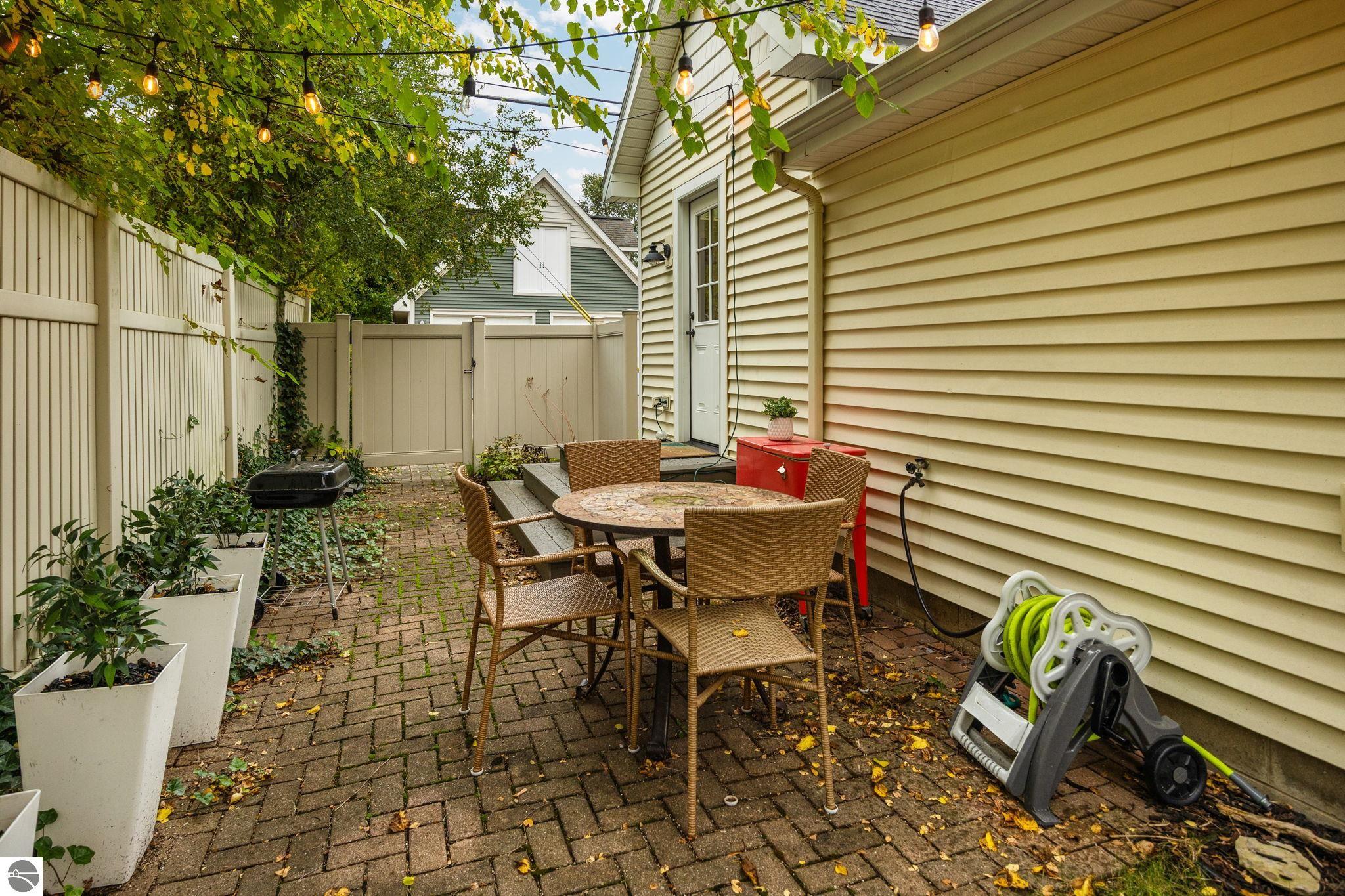 814 Locust Street