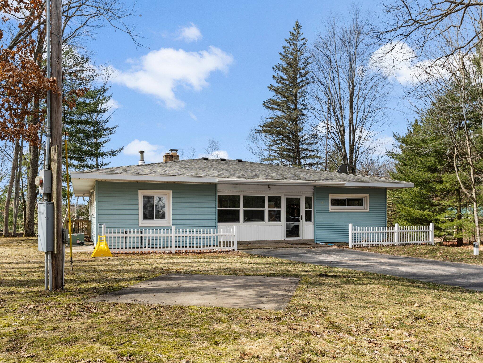 8527 W Dixson Drive