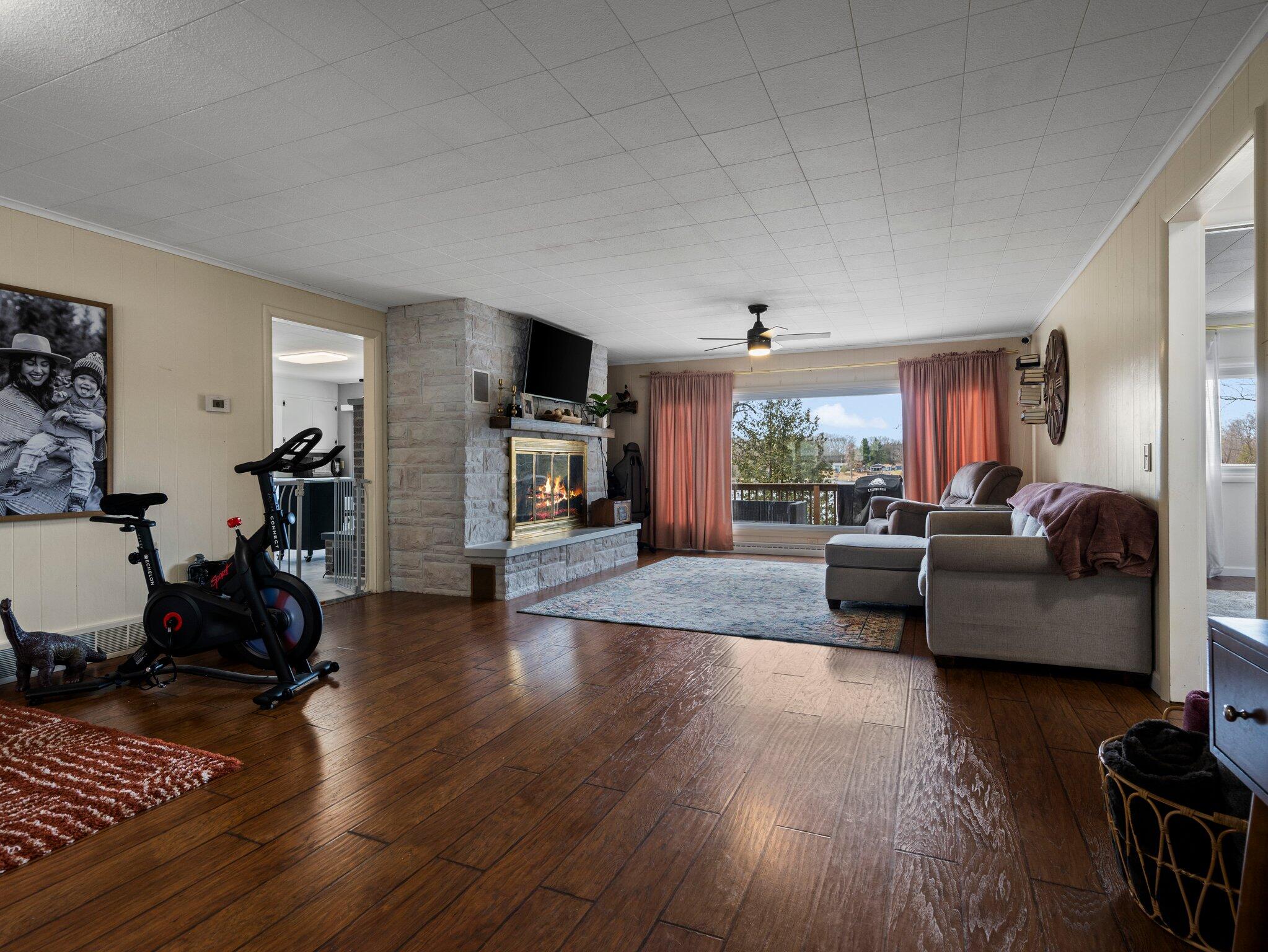 8527 W Dixson Drive