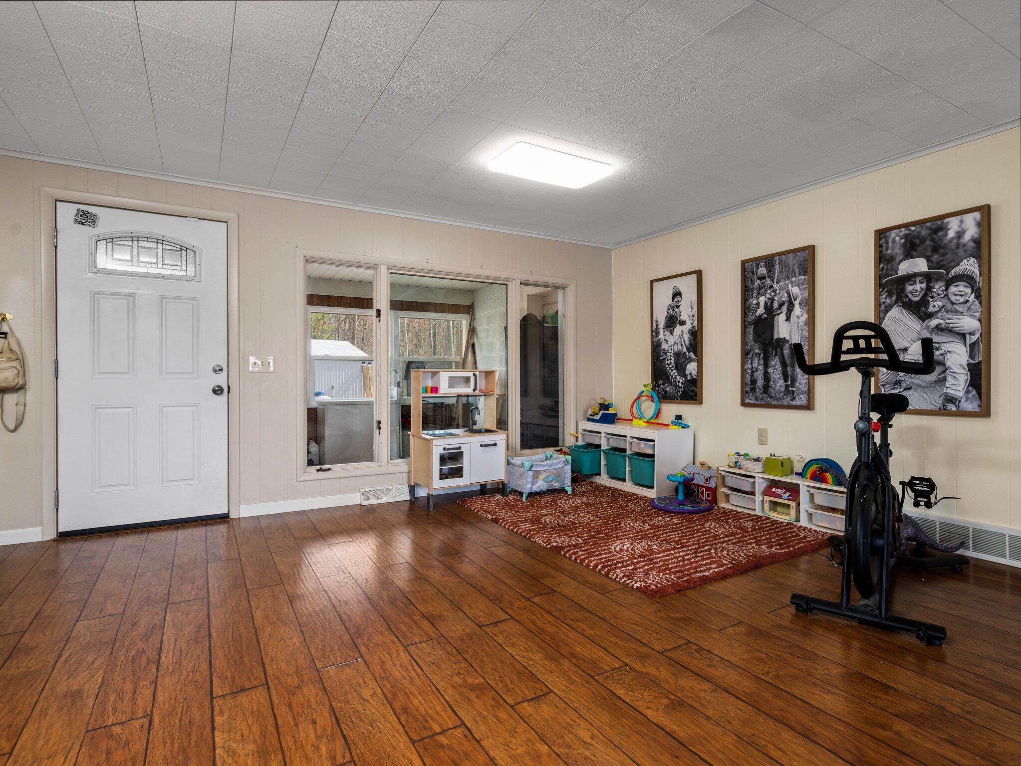 8527 W Dixson Drive