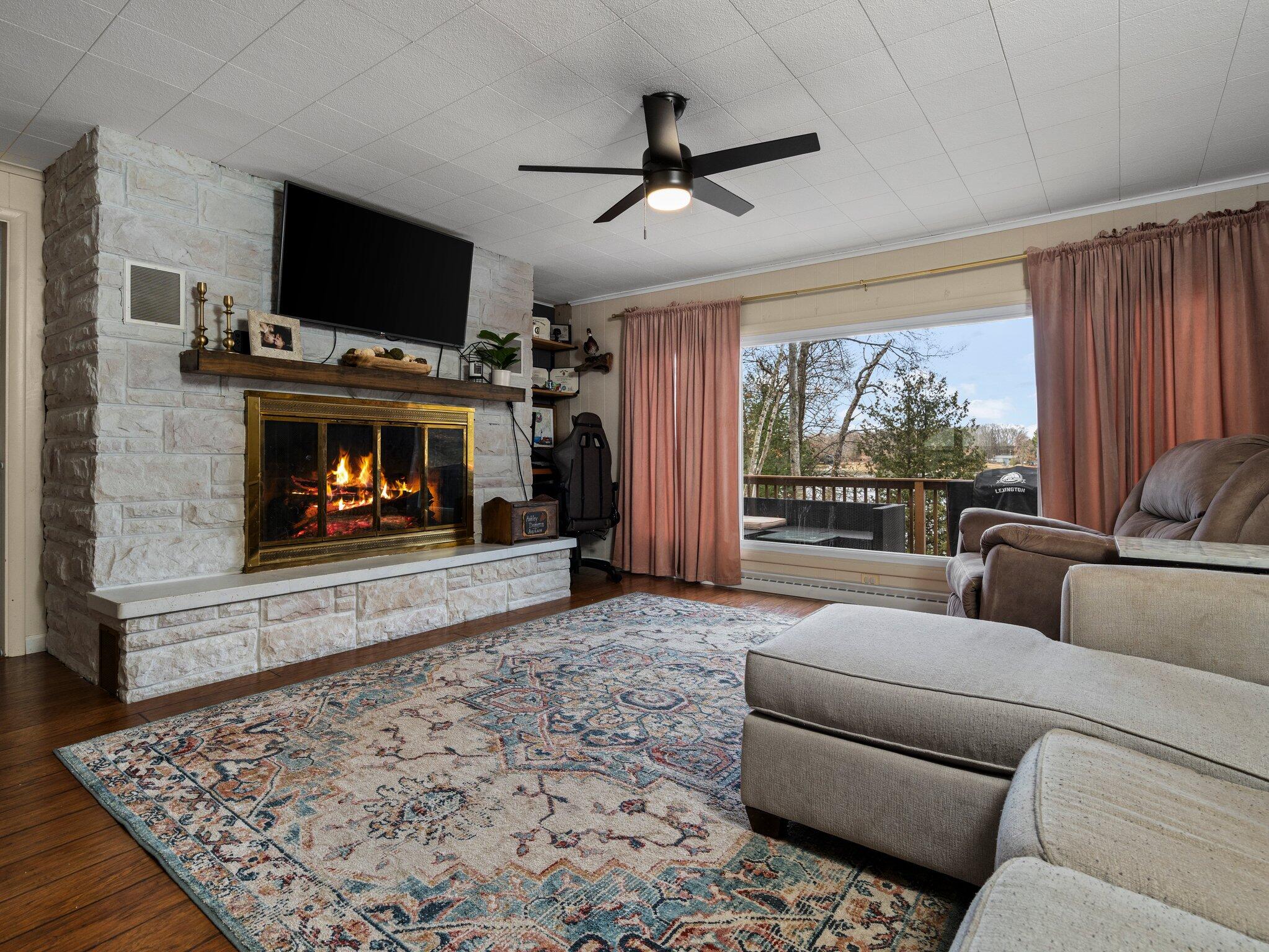 8527 W Dixson Drive