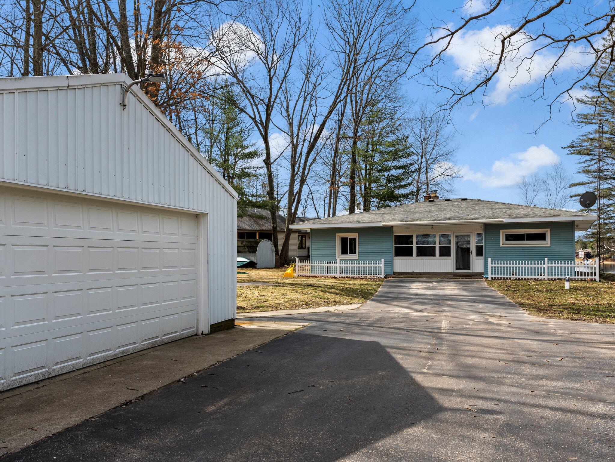 8527 W Dixson Drive