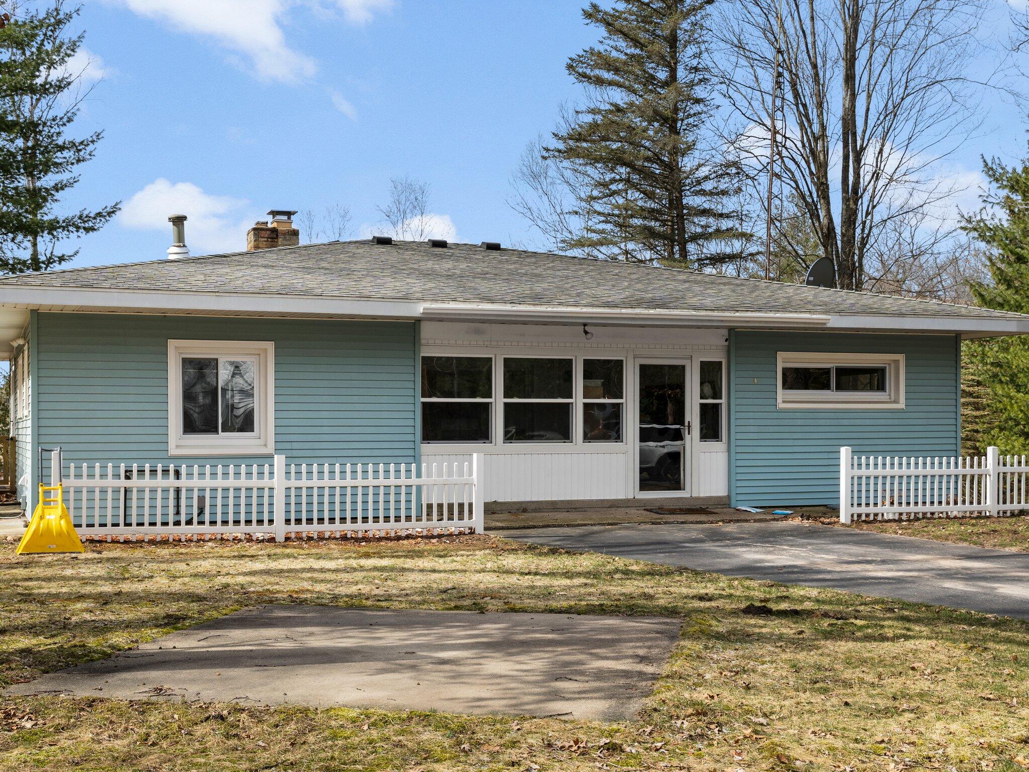 8527 W Dixson Drive