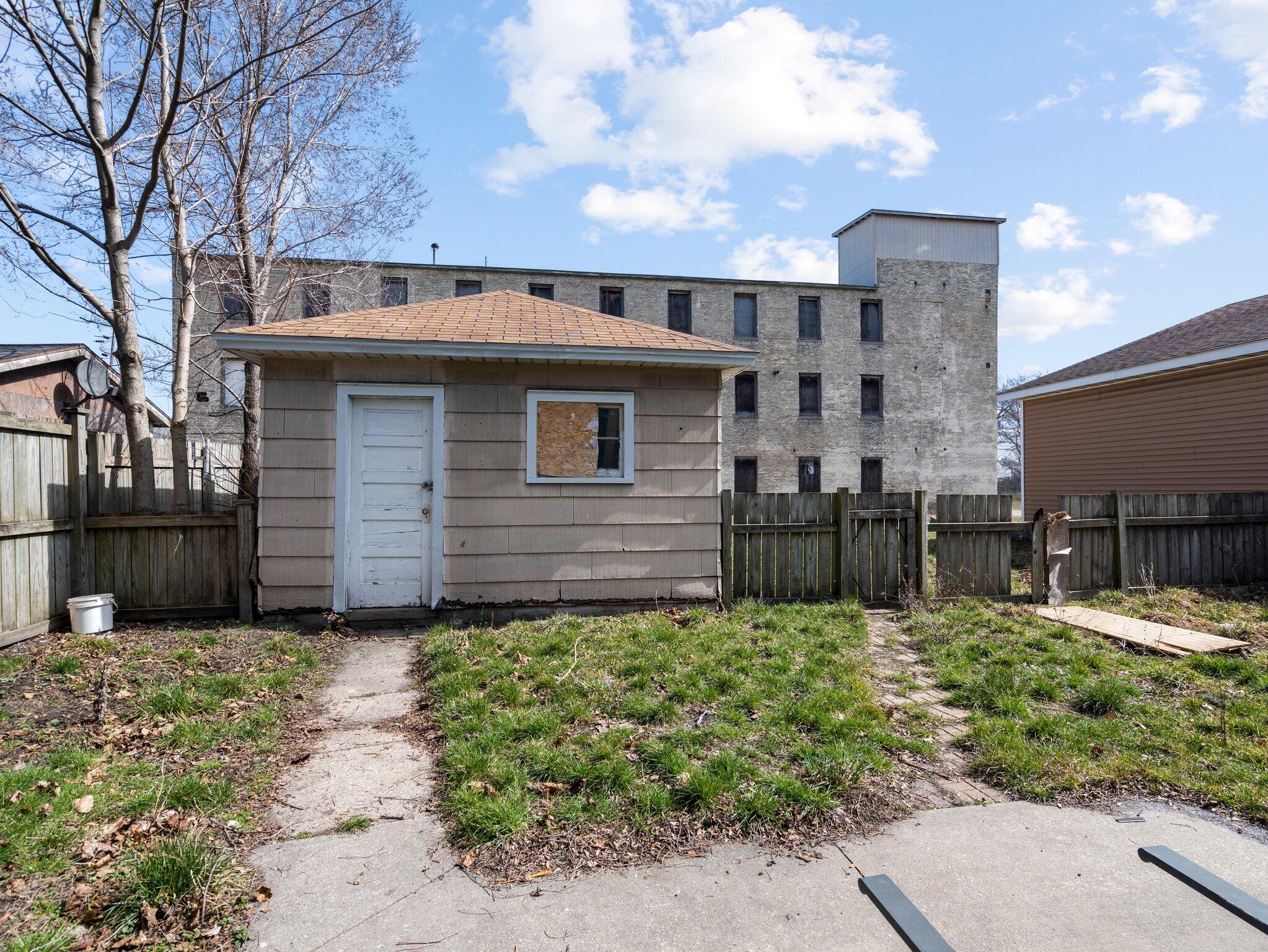 903 Vine Street