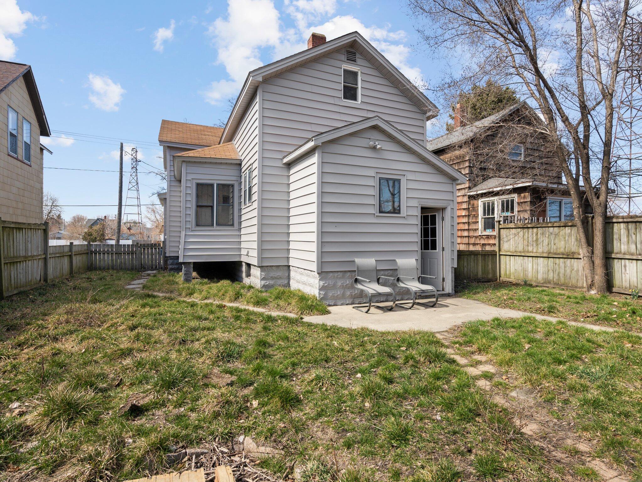 903 Vine Street