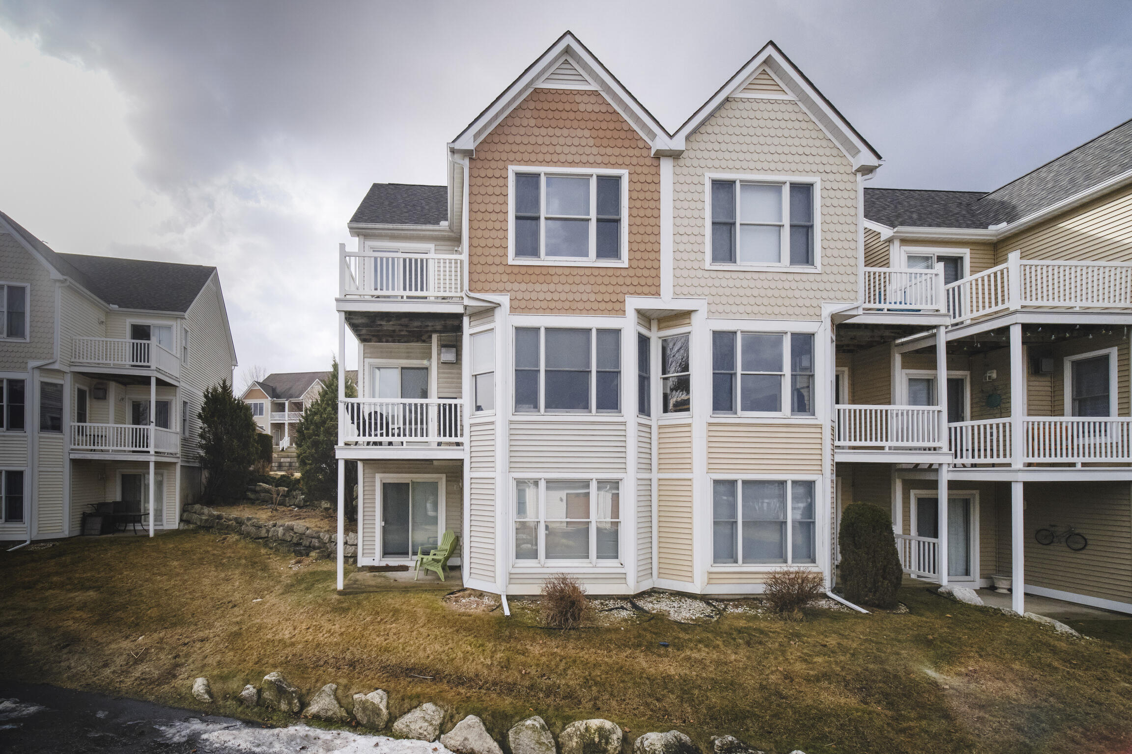 86 Charter Court