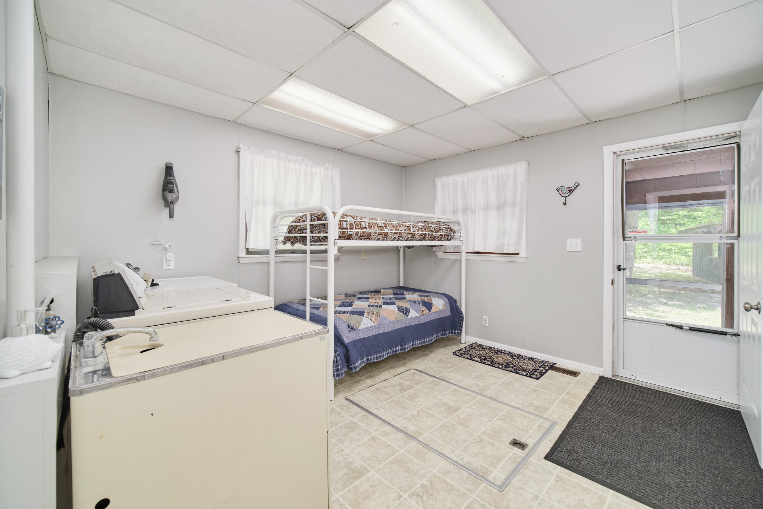 12084 Griffith Road