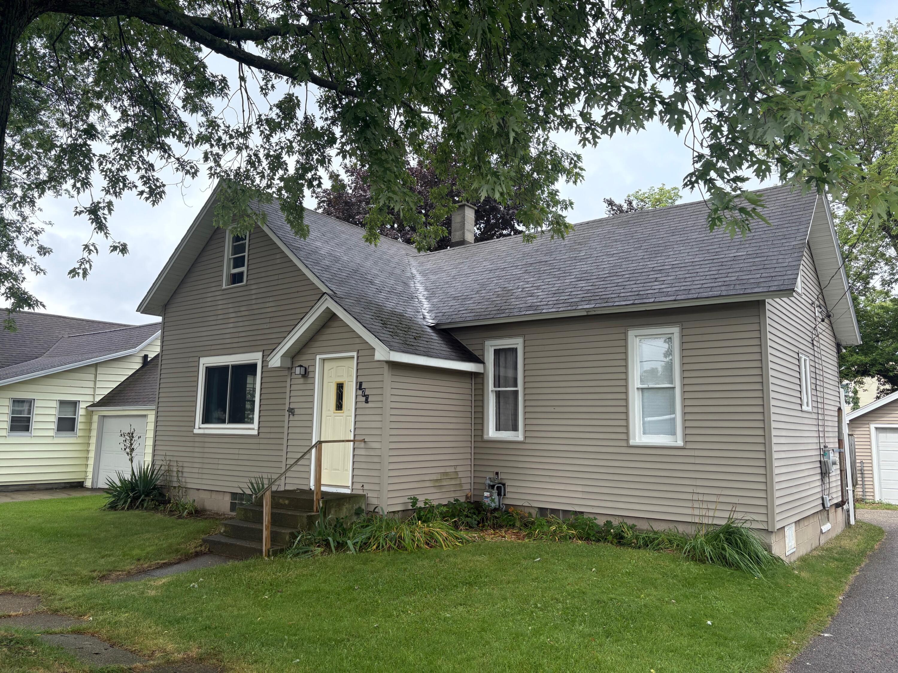 276 Third St Street