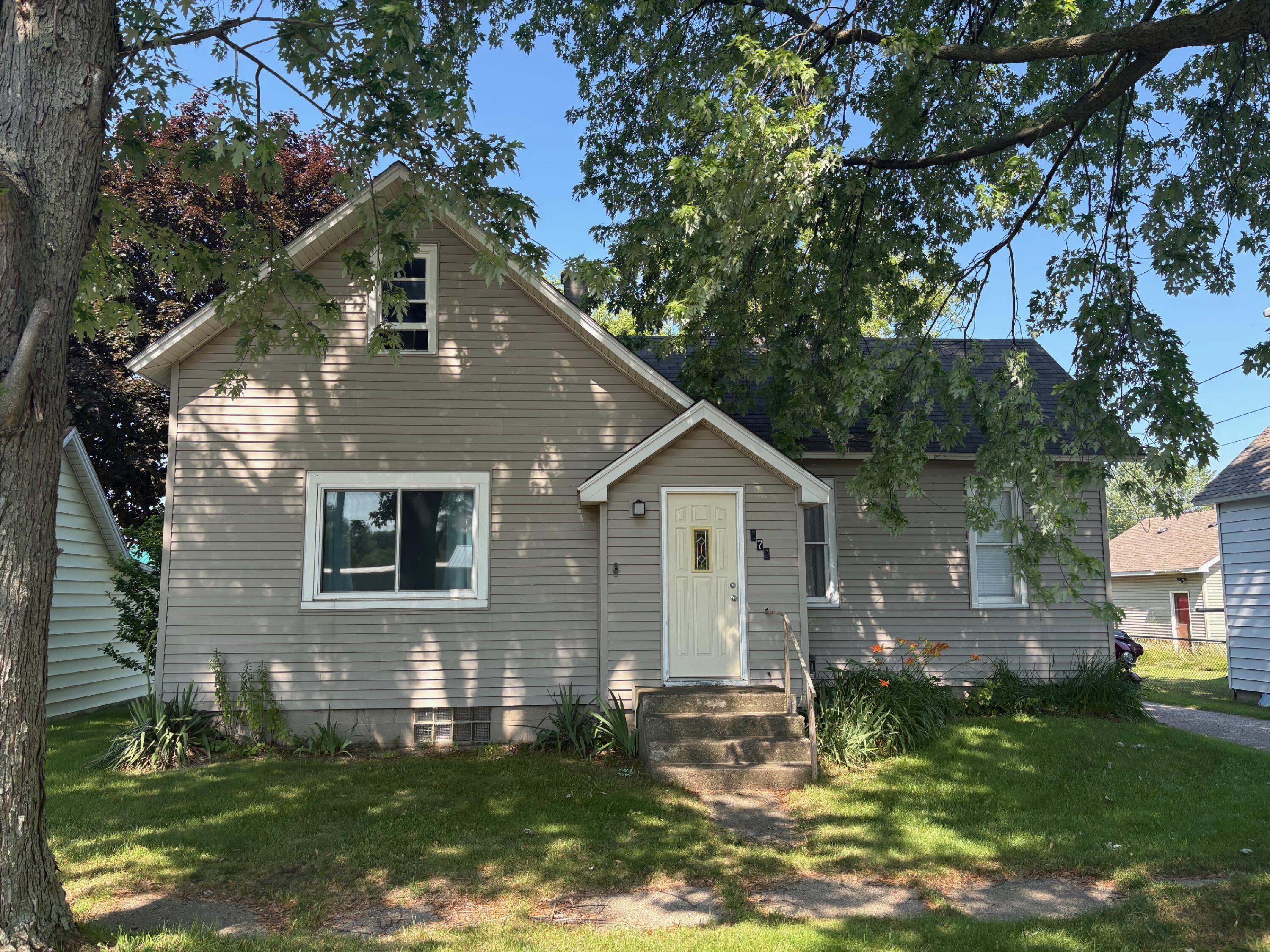 276 Third St Street