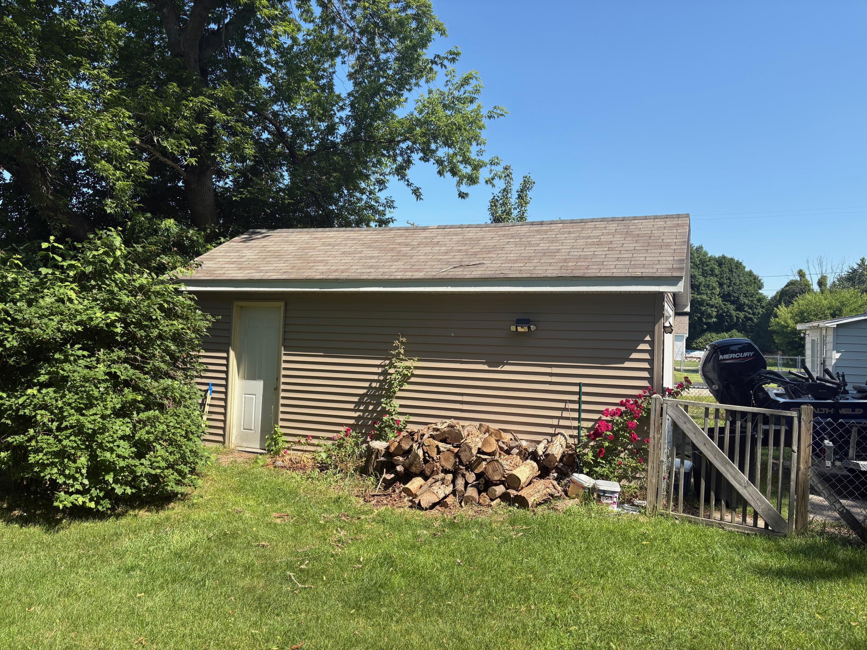 276 Third St Street