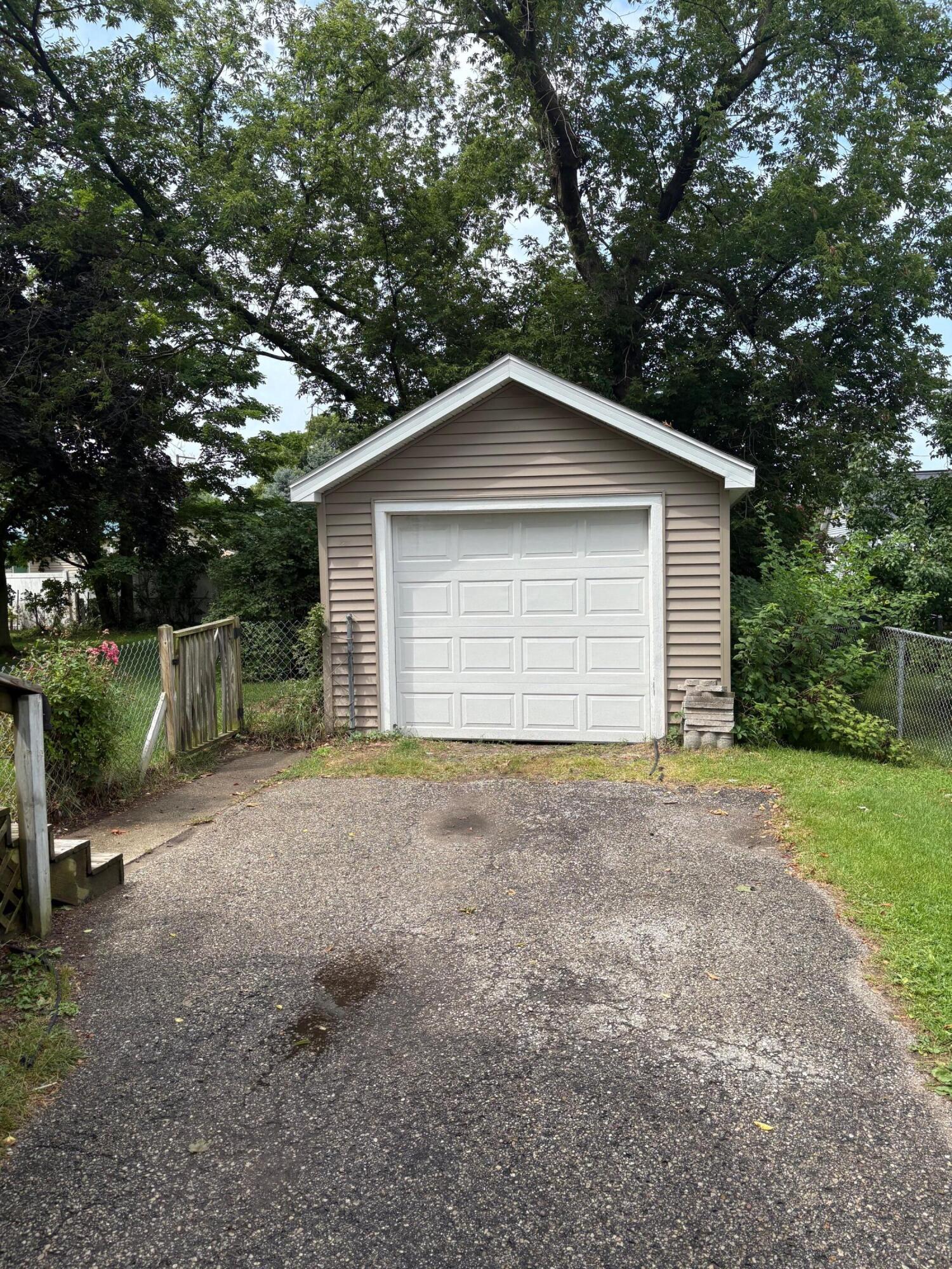 276 Third St Street