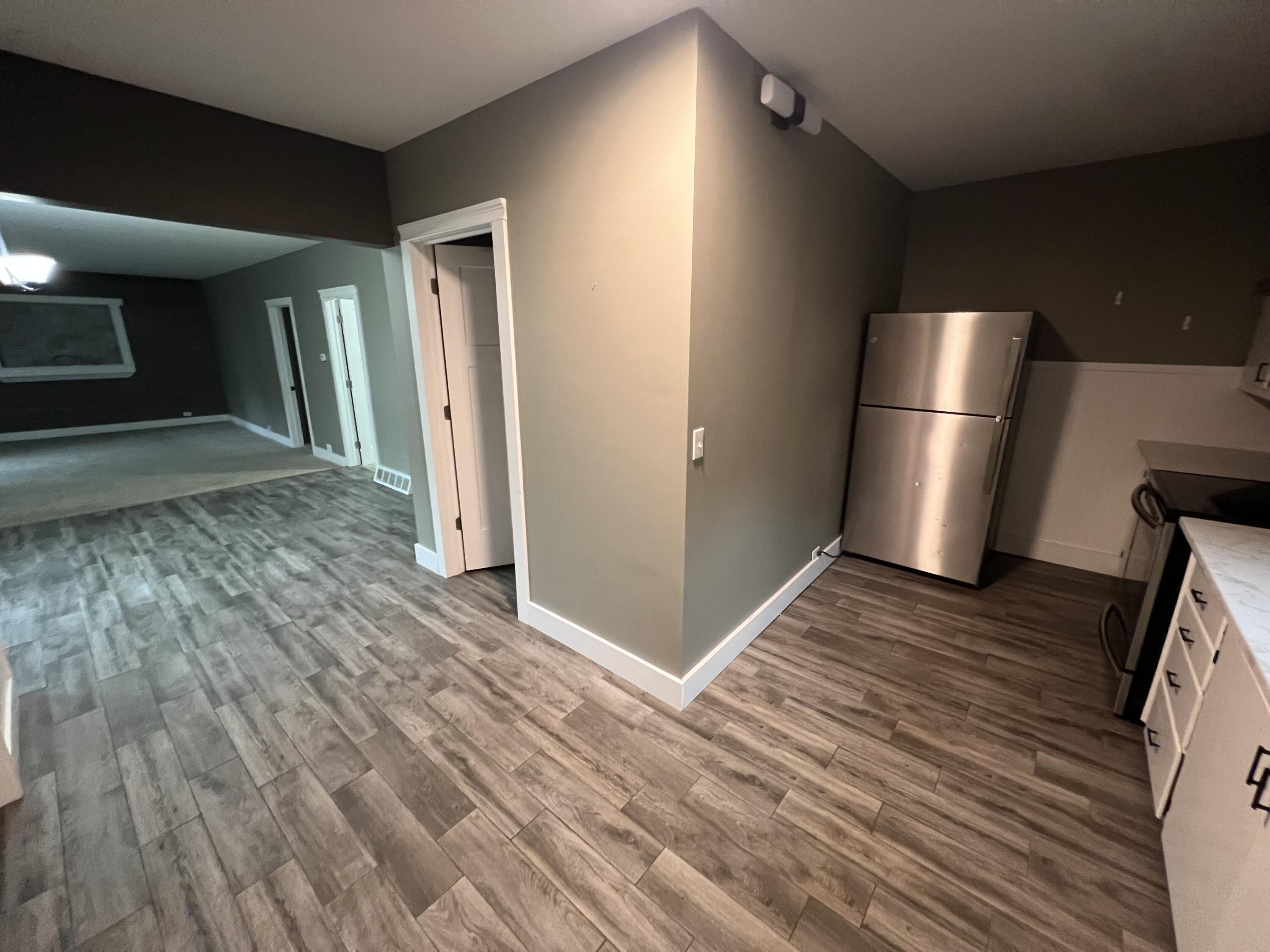 1011 Robinson Street, 1