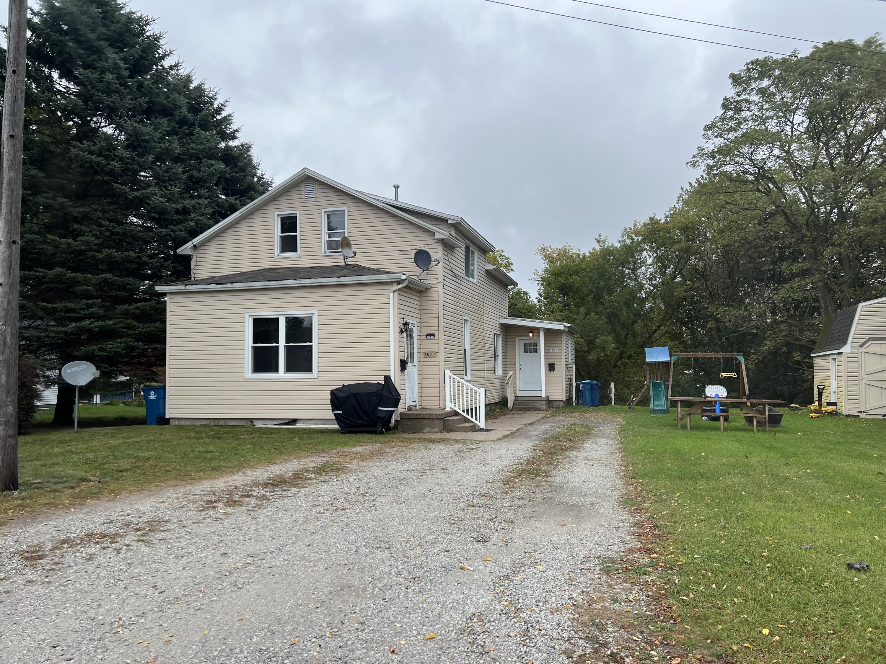 1011 Robinson Street, 1